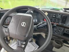 2013 VOLVO VNL - Image 10