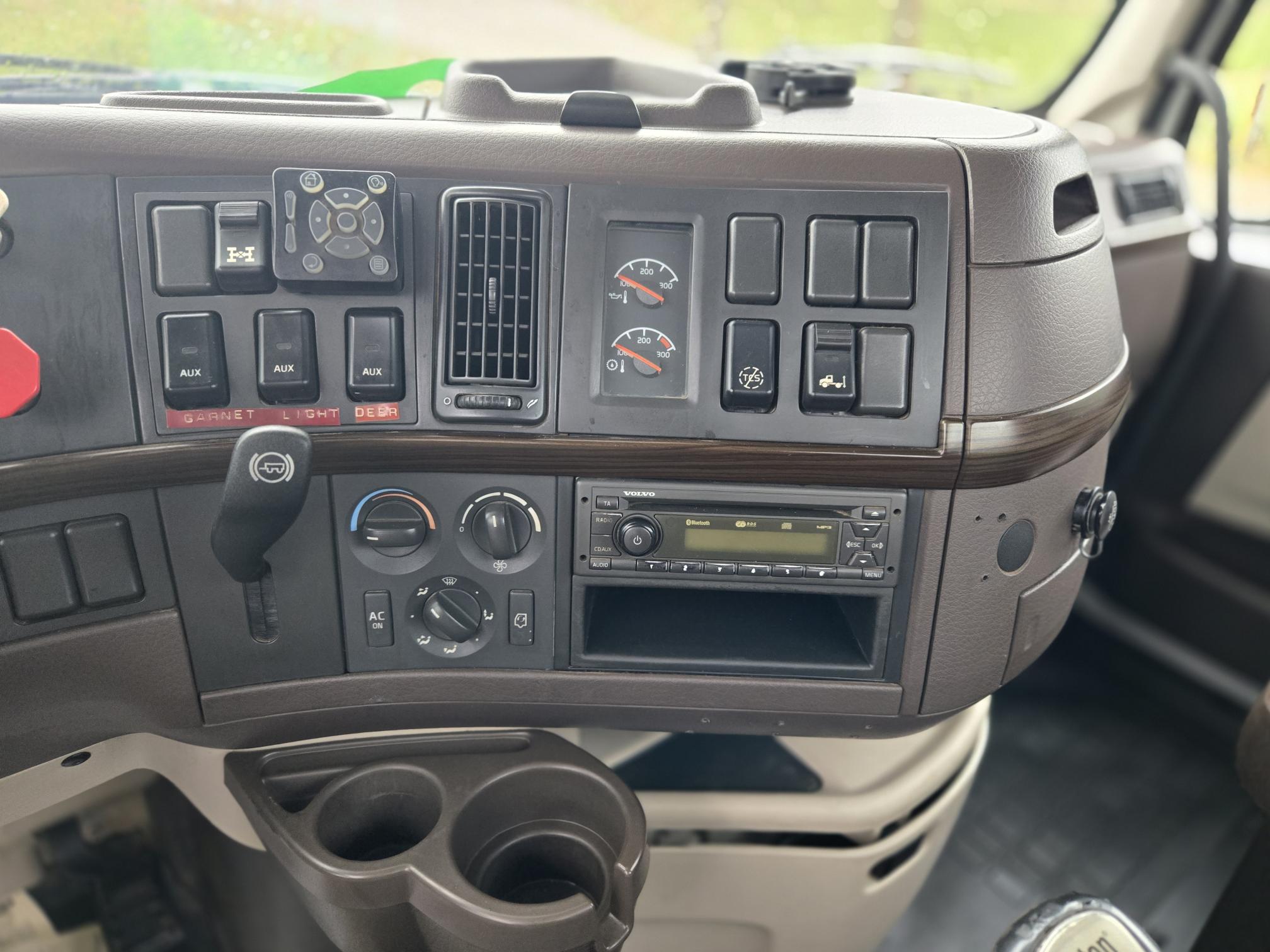 2013 VOLVO VNL - Image 11