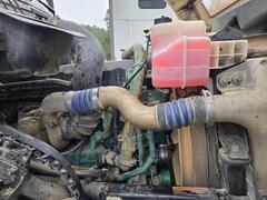 2013 VOLVO VNL - Image 13