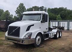 2013 VOLVO VNL - Image 2