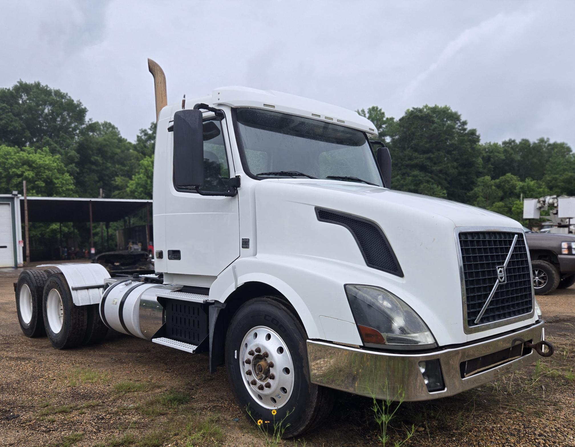 2013 VOLVO VNL - Image 4