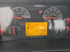 2013 VOLVO VNL - Image 9