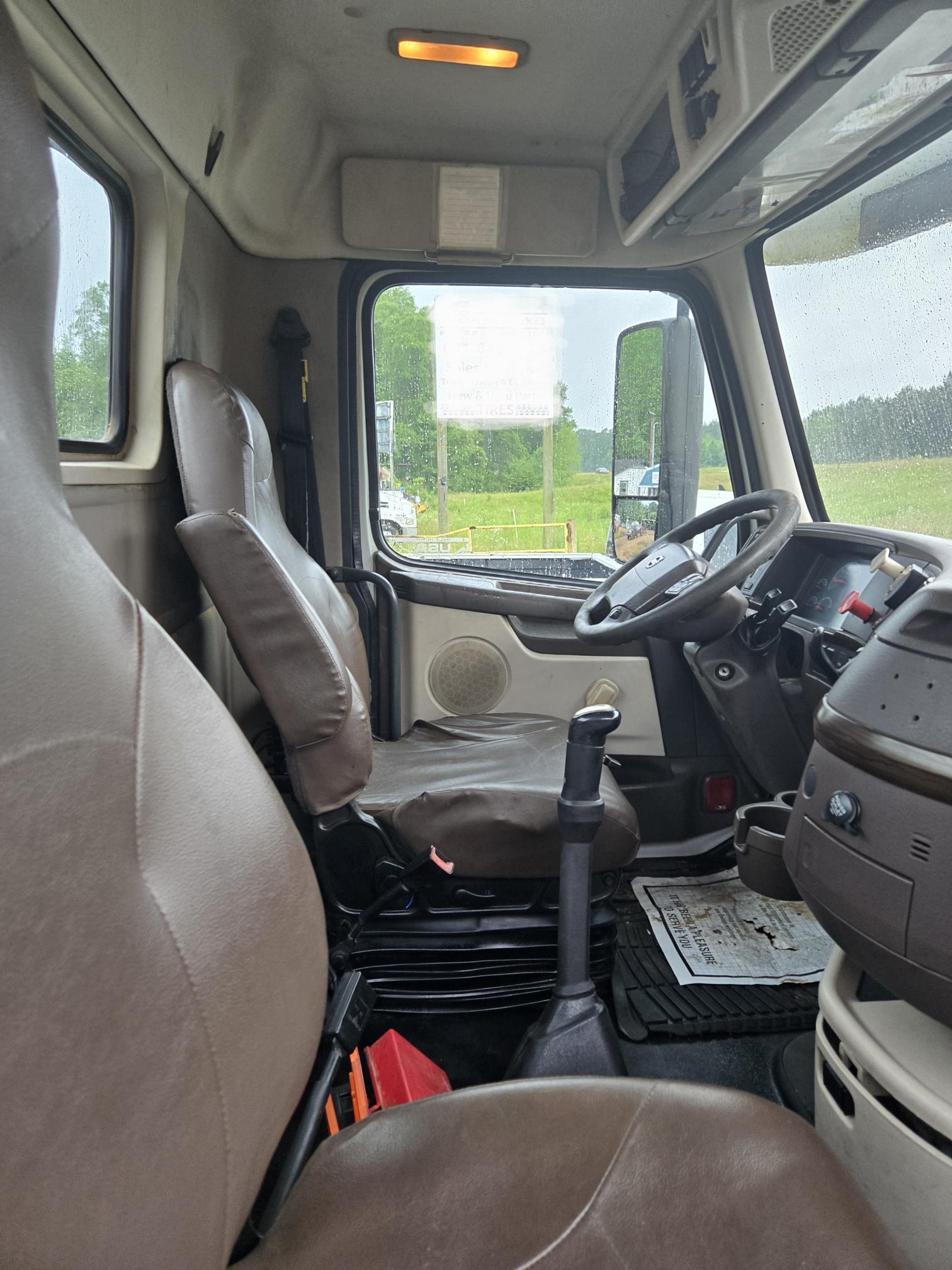 2013 VOLVO VNL - view 8 of 13