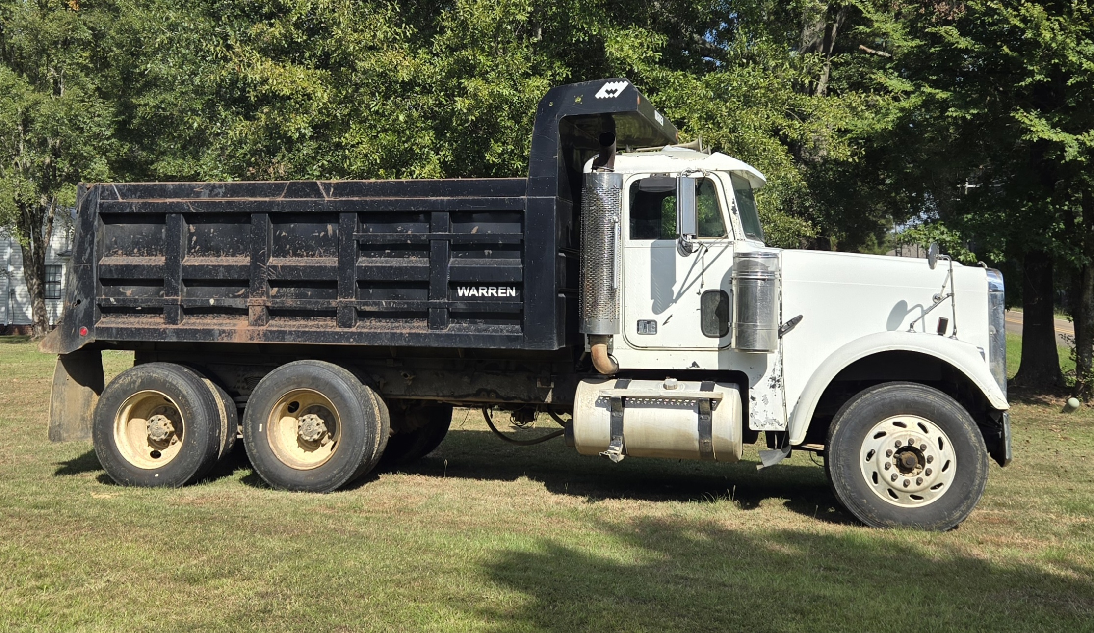 2005 FREIGHTLINER FLD 120 - view 2 of 26