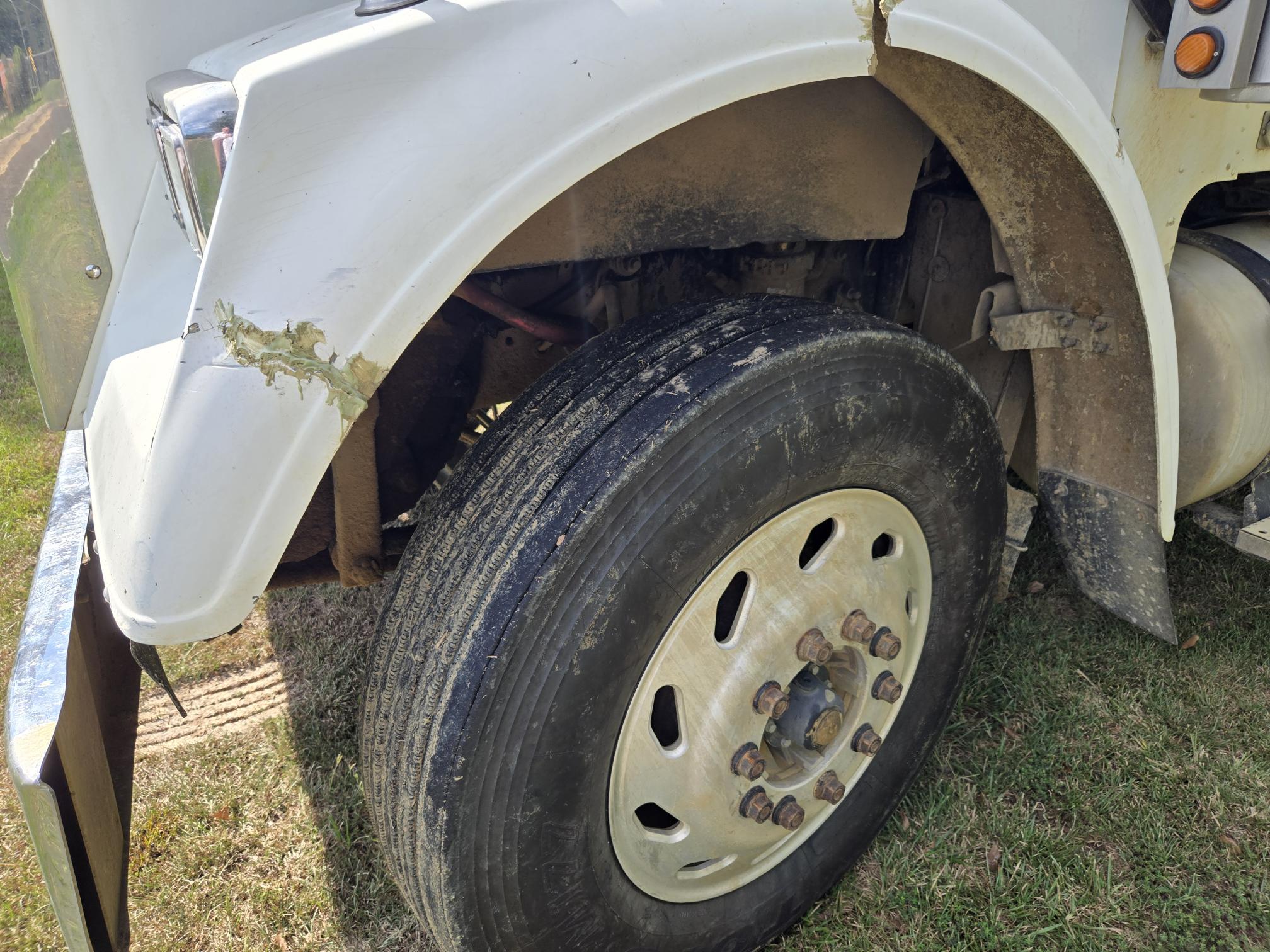 2005 FREIGHTLINER FLD 120 - Image 9