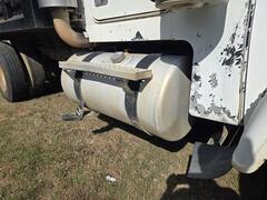 2005 FREIGHTLINER FLD 120 - Image 11