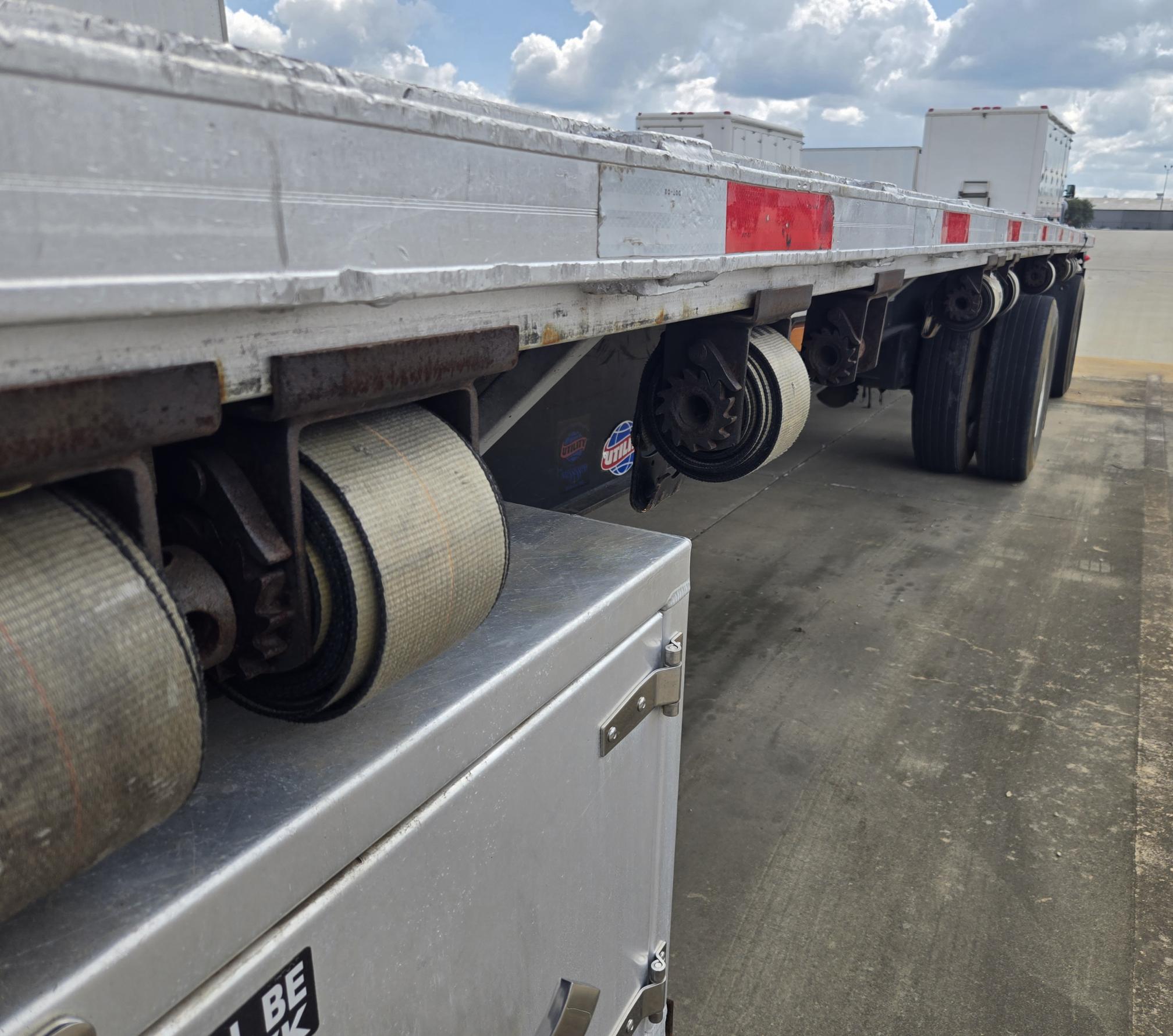 1999 UTILITY 48 x 102 - Image 10