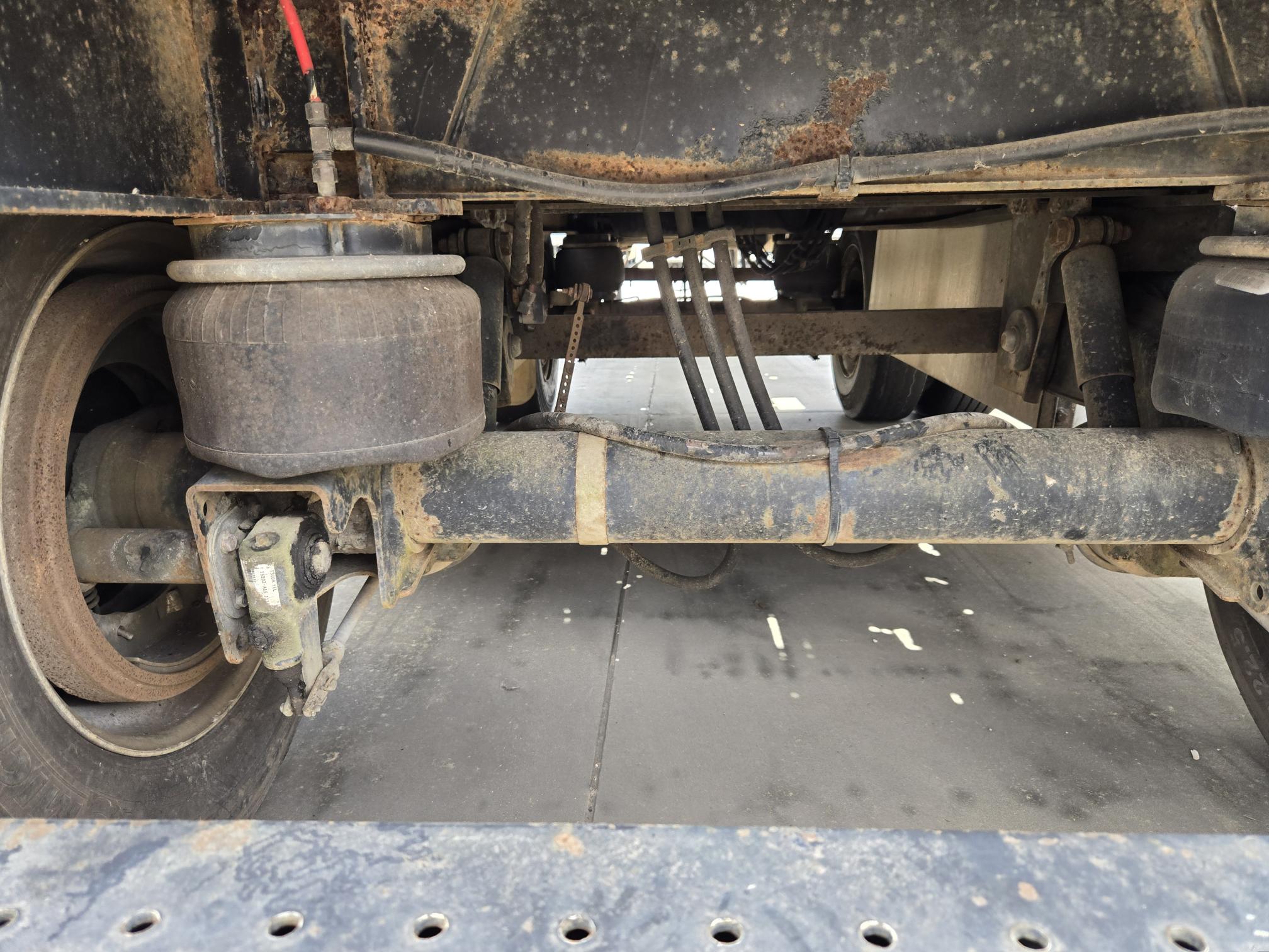 2005 UTILITY 48 x 102 - view 9 of 12