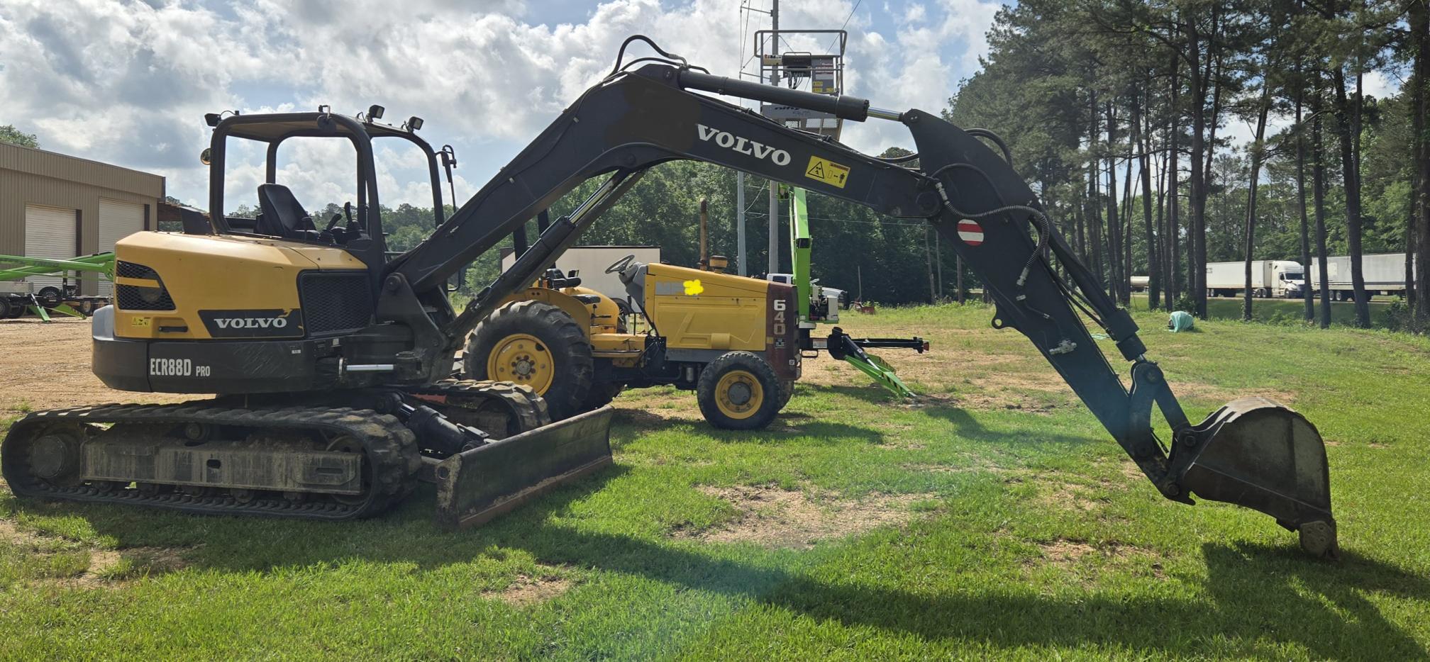 2022 VOLVO ECR 88D Pro - view 1 of 13