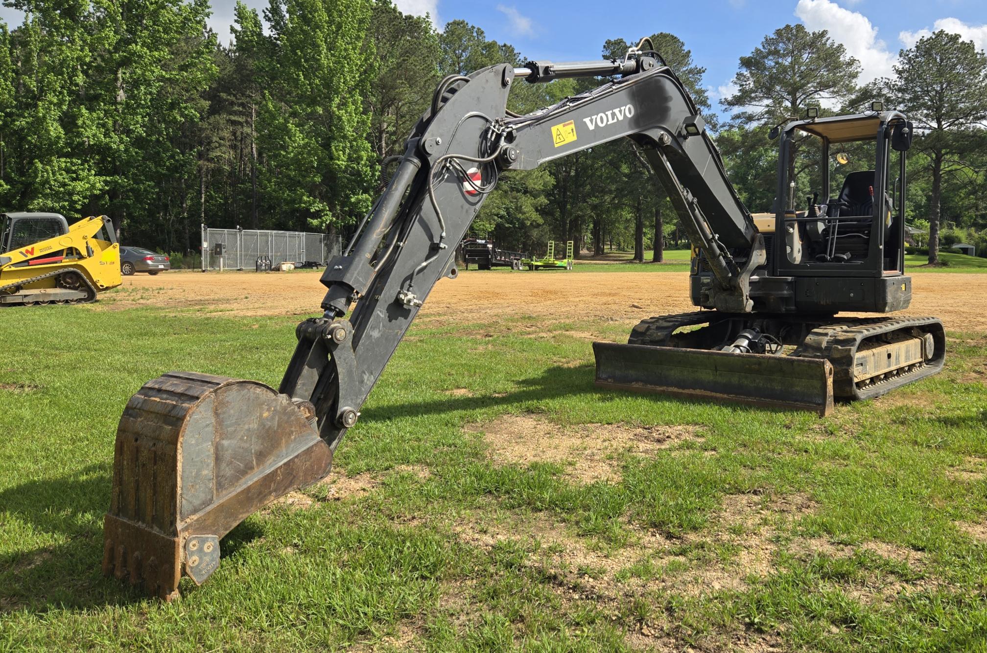 2022 VOLVO ECR 88D Pro - view 2 of 13