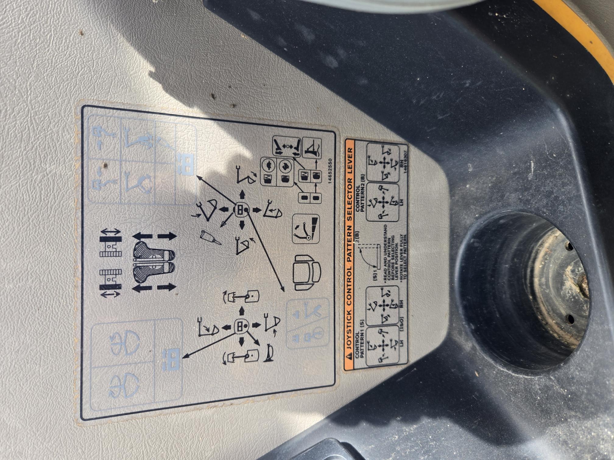 2022 VOLVO ECR 88D Pro - view 11 of 13
