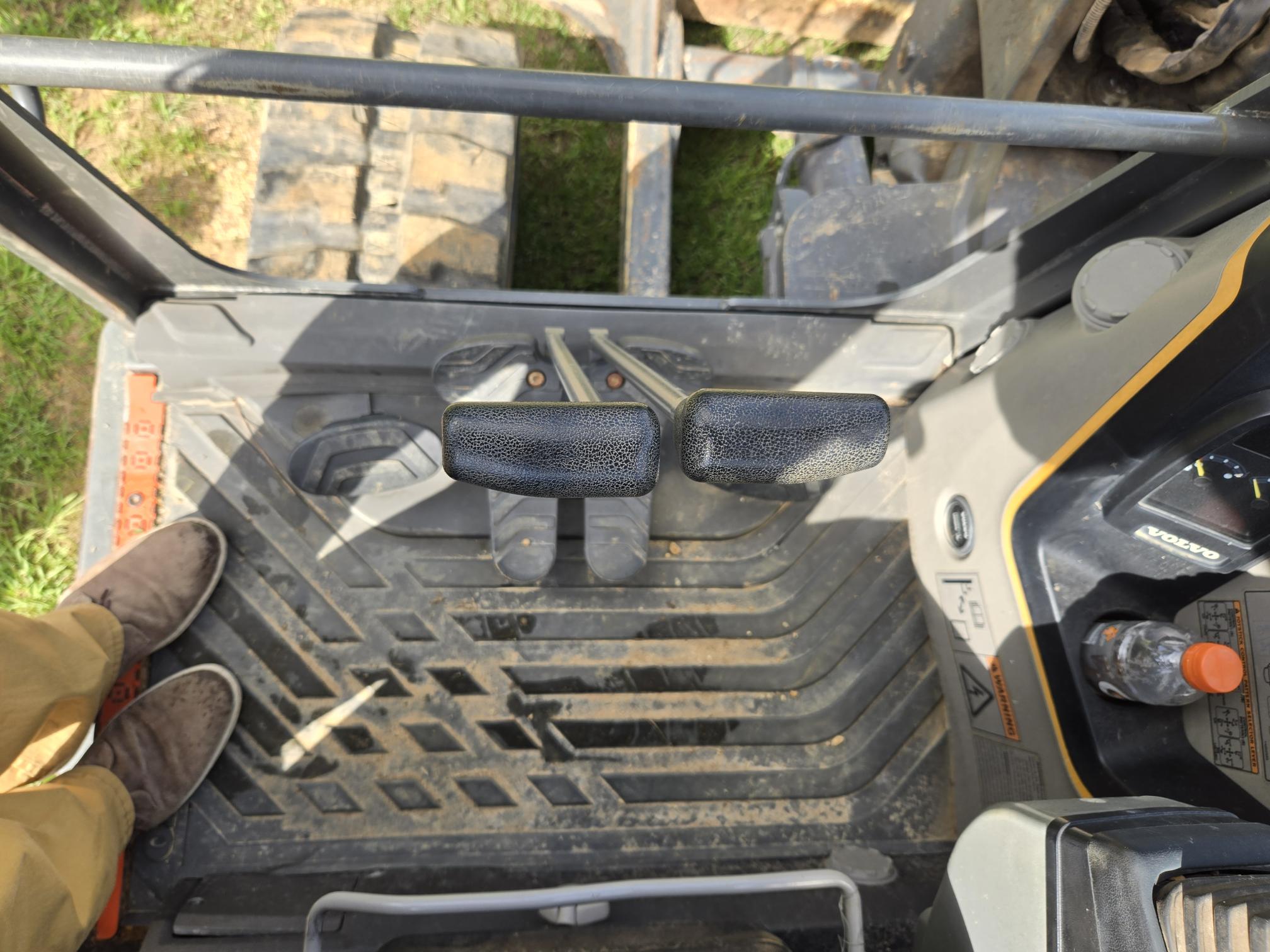 2022 VOLVO ECR 88D Pro - view 8 of 13