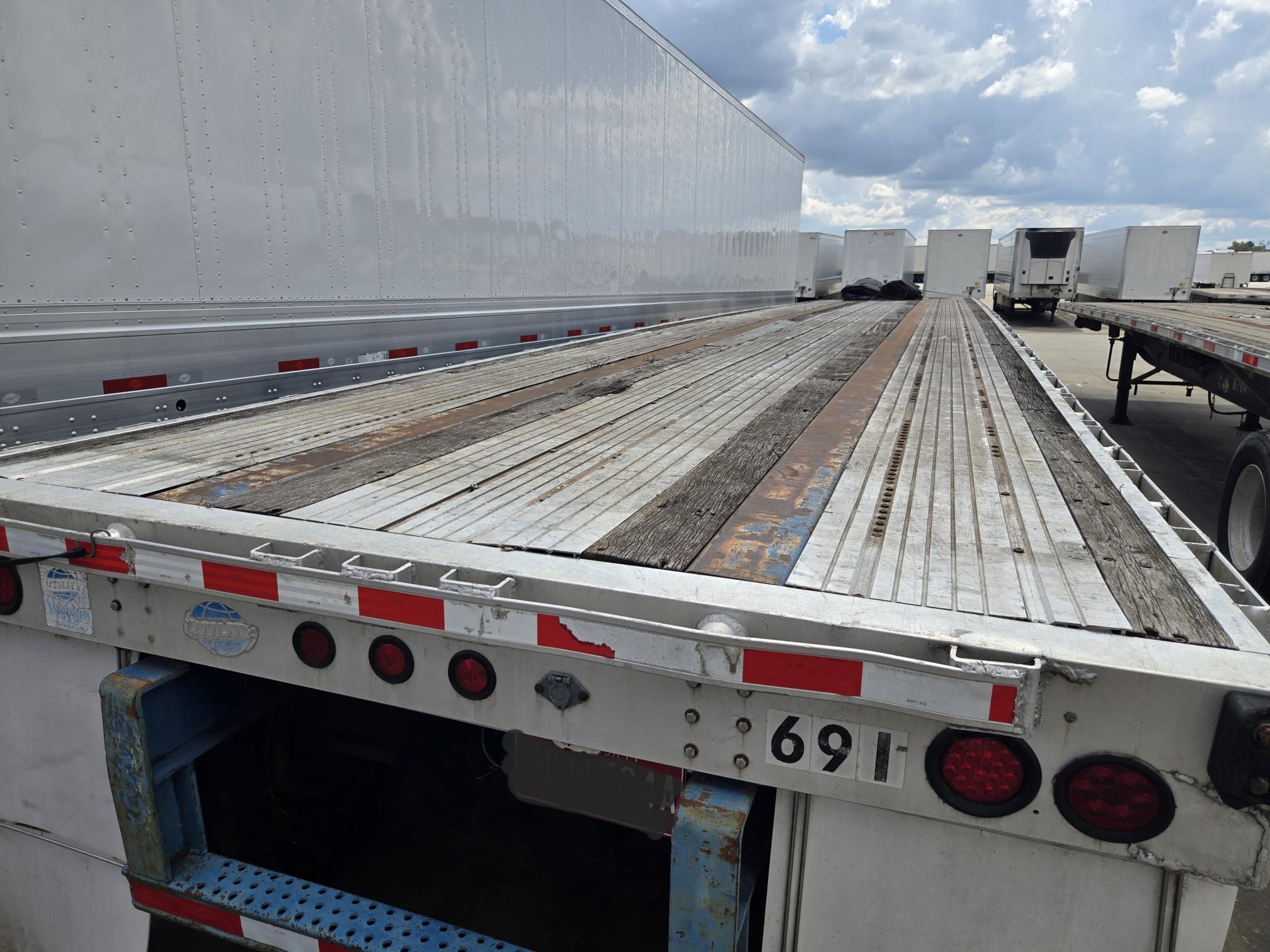 1998 UTILITY 48 x 102 - Image 10