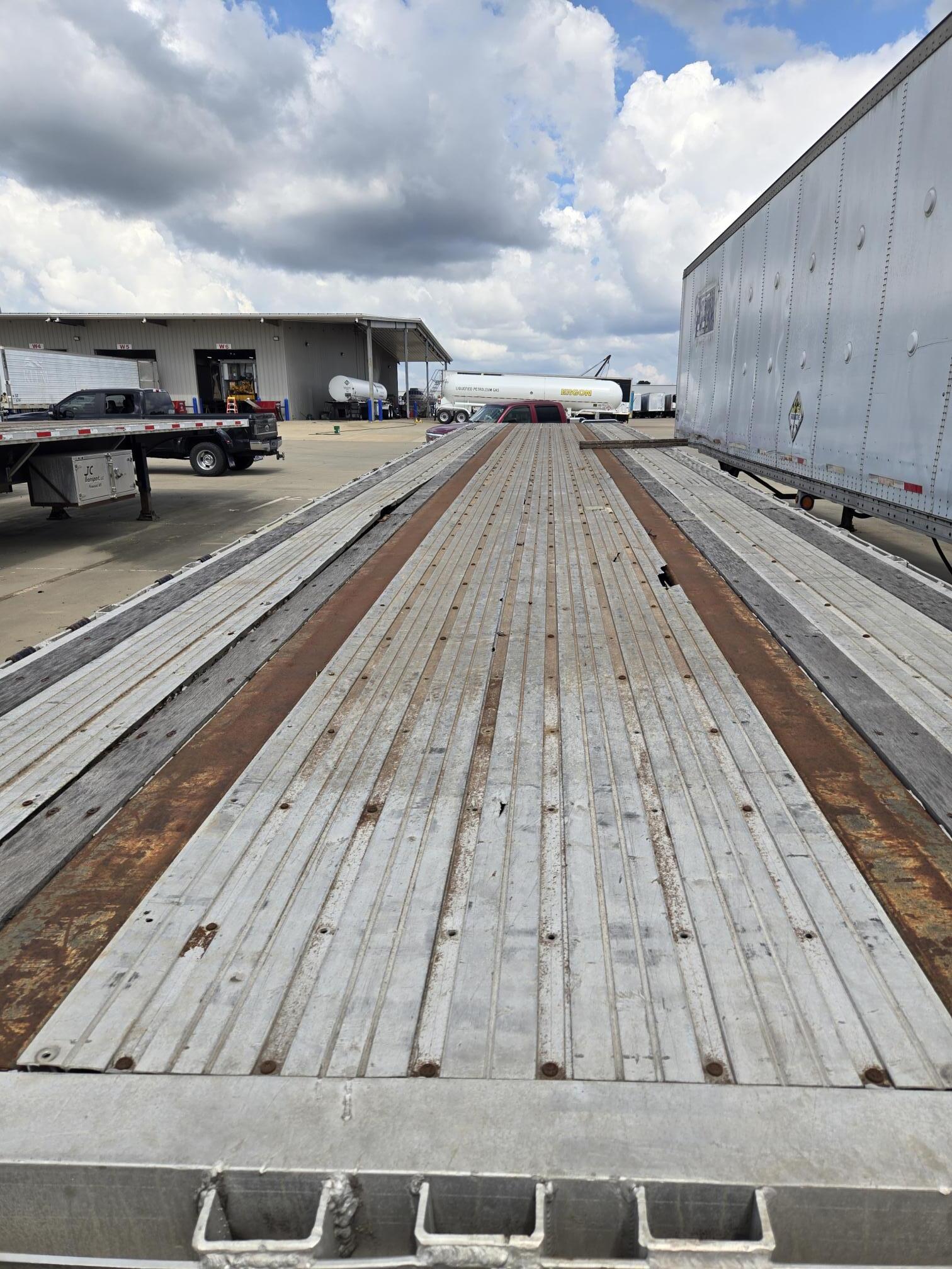 2000 UTILITY 48 x 102 - Image 6