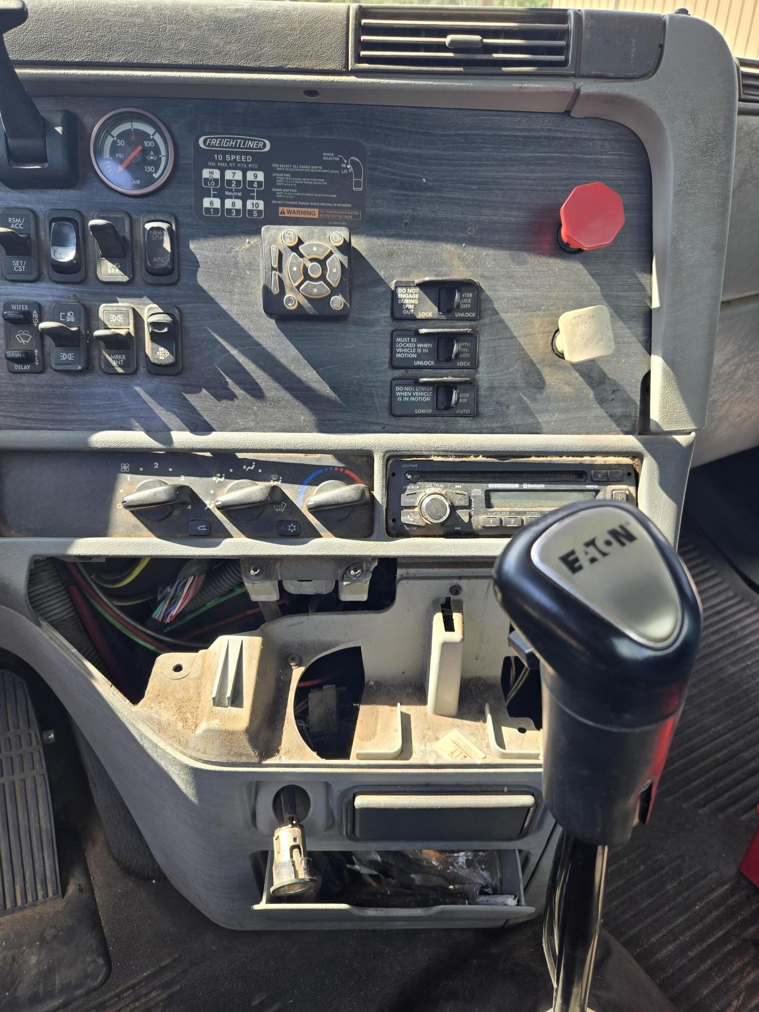 2009 FREIGHTLINER Columbia - view 14 of 17