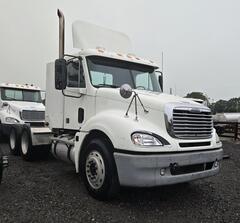 2009 FREIGHTLINER Columbia - Image 2
