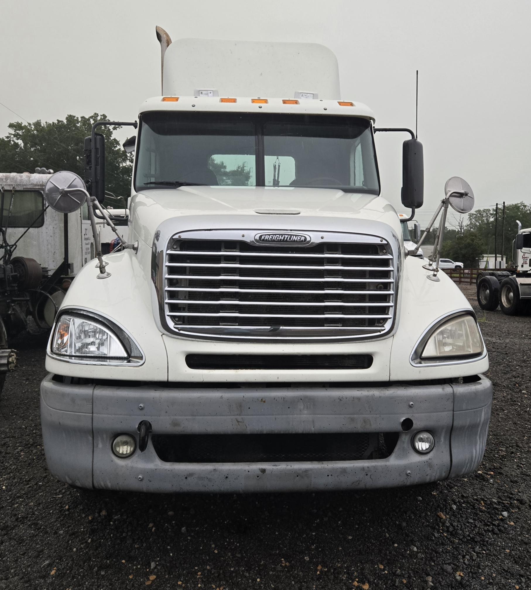 2009 FREIGHTLINER Columbia - Image 3