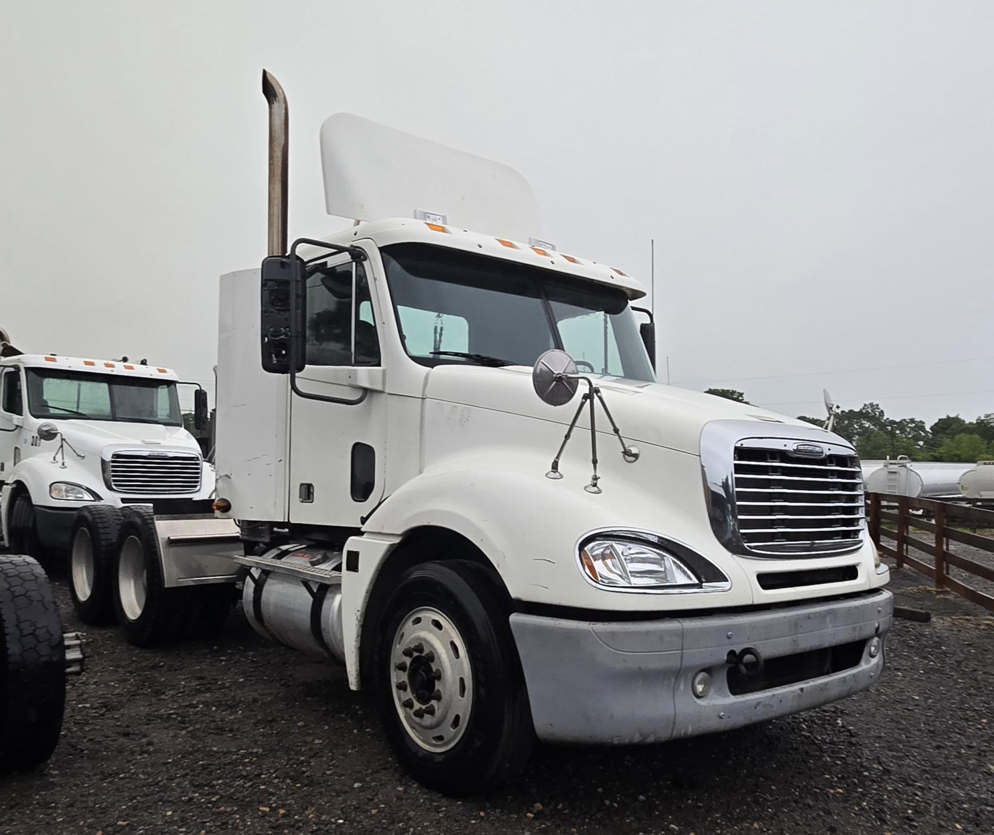 2009 FREIGHTLINER Columbia - Image 8