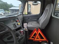 2009 FREIGHTLINER Columbia - Image 9