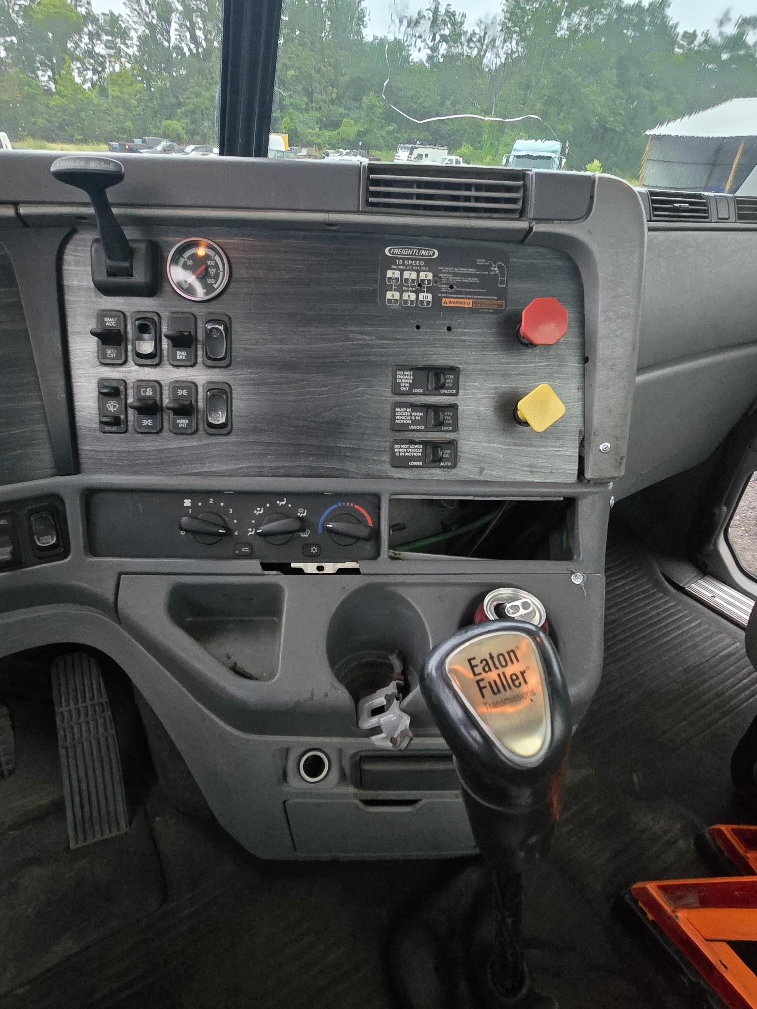 2009 FREIGHTLINER Columbia - view 10 of 14