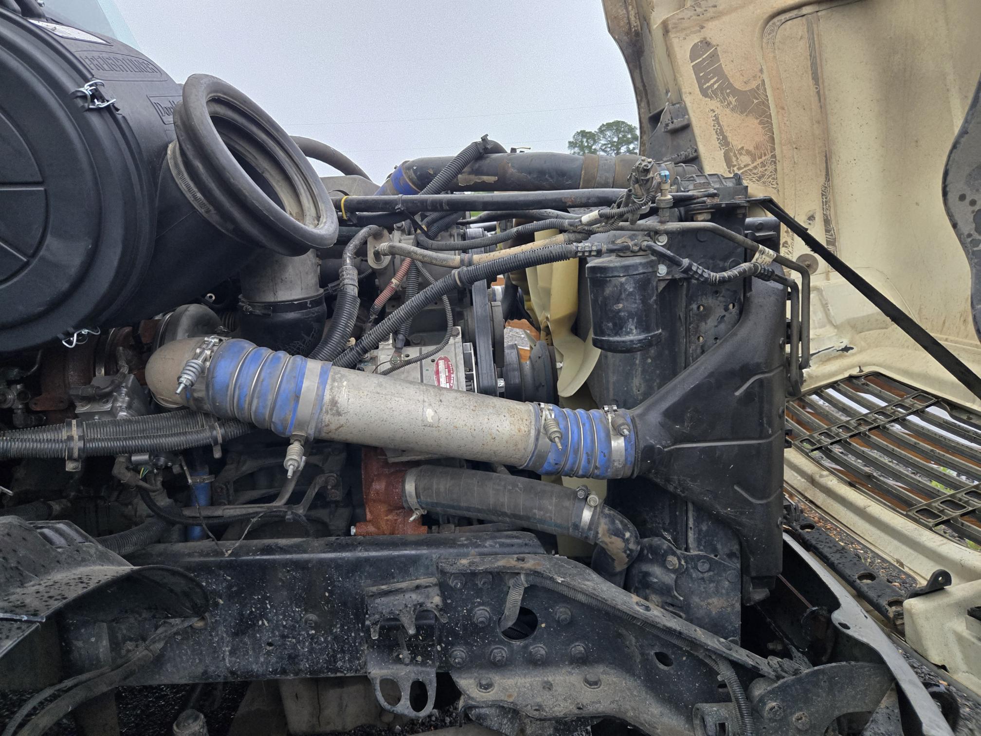 2009 FREIGHTLINER Columbia - Image 14