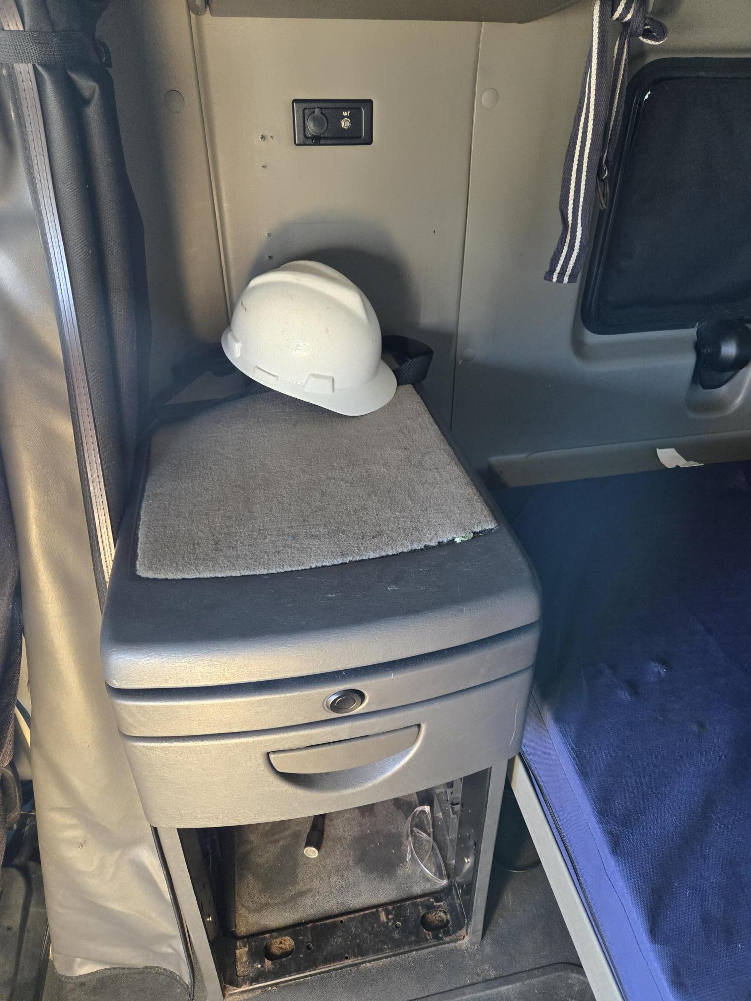 2015 INTERNATIONAL Prostar + - view 19 of 27