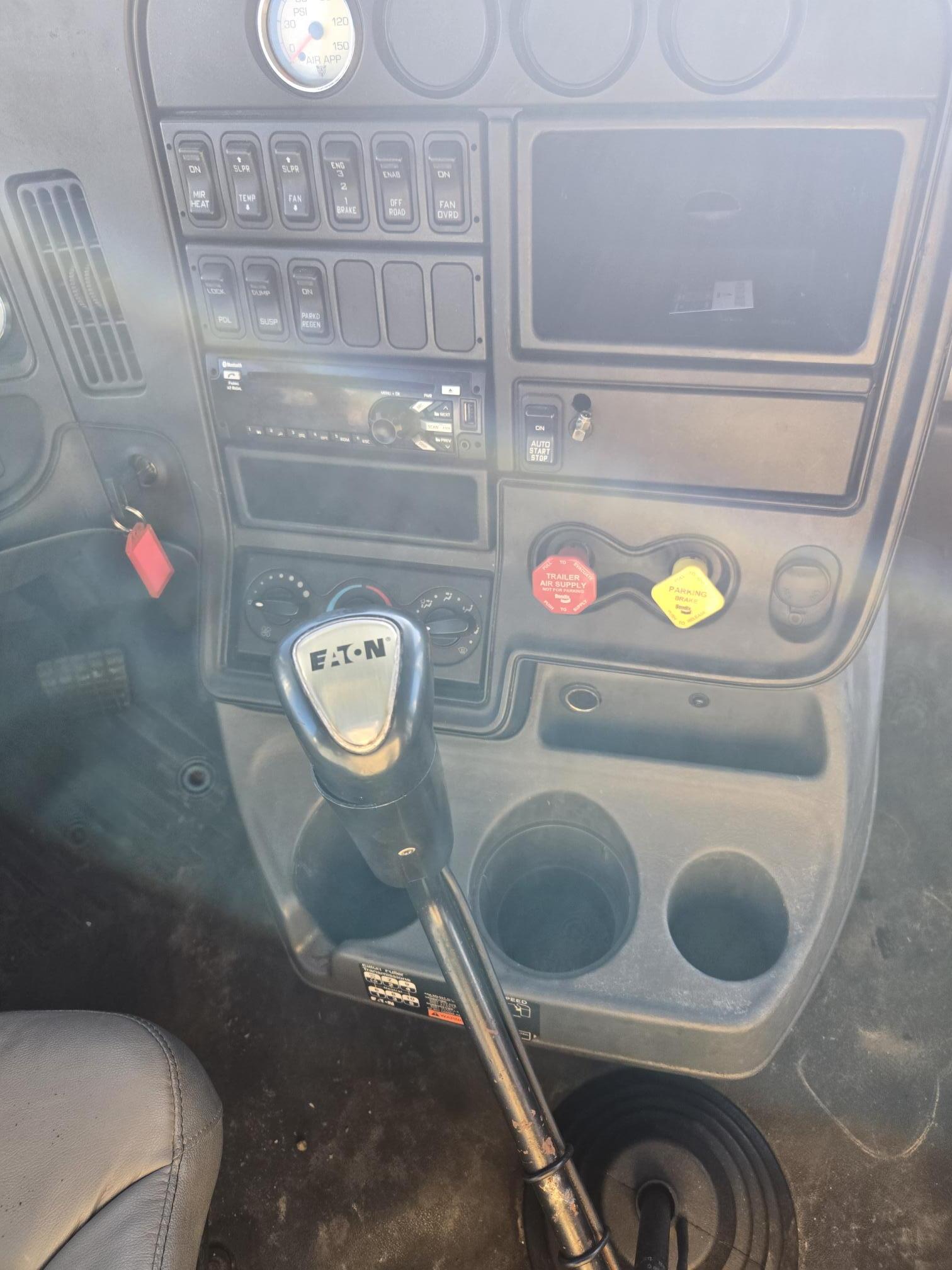 2015 INTERNATIONAL Prostar + - Image 23