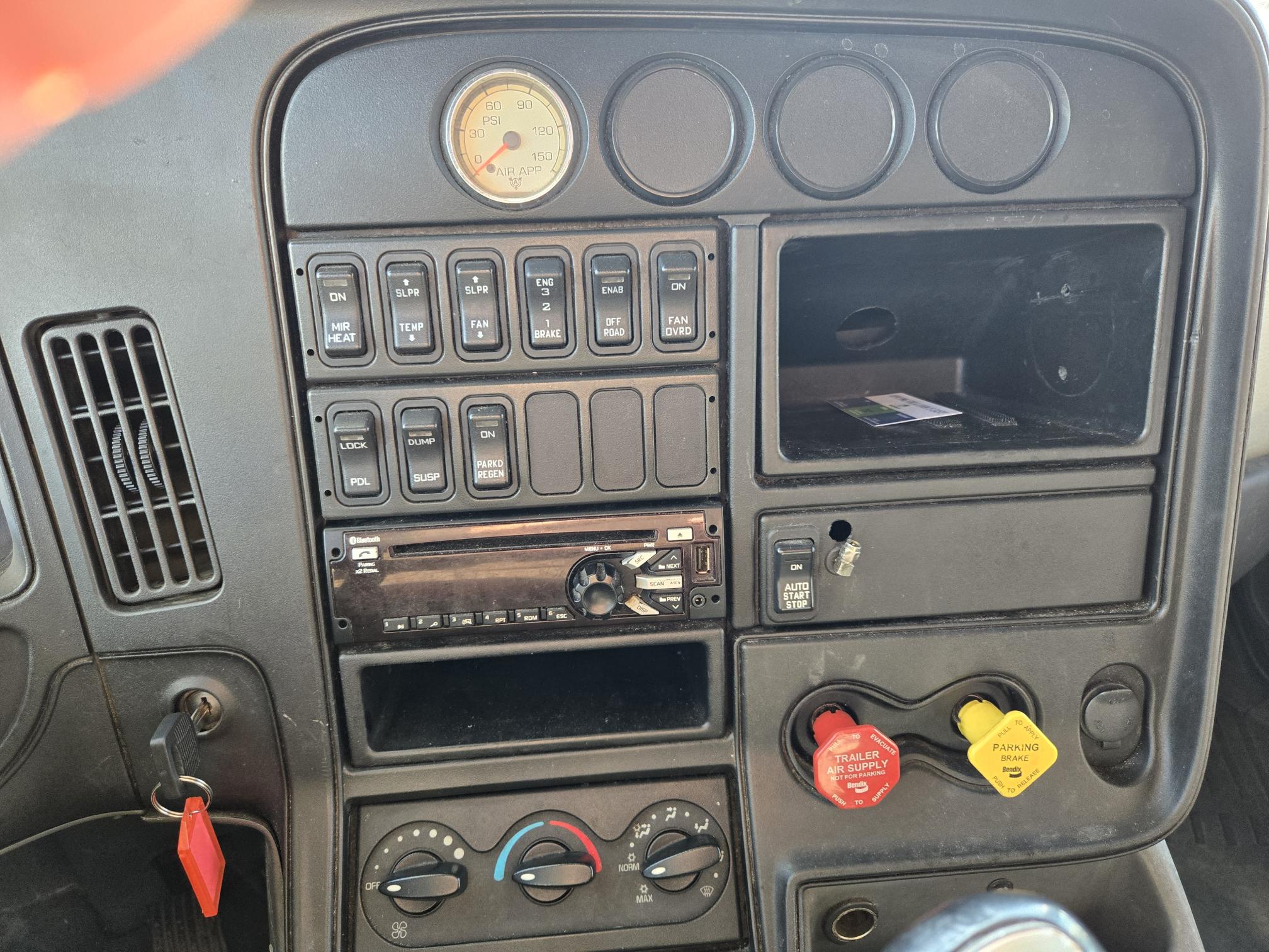 2015 INTERNATIONAL Prostar + - Image 26