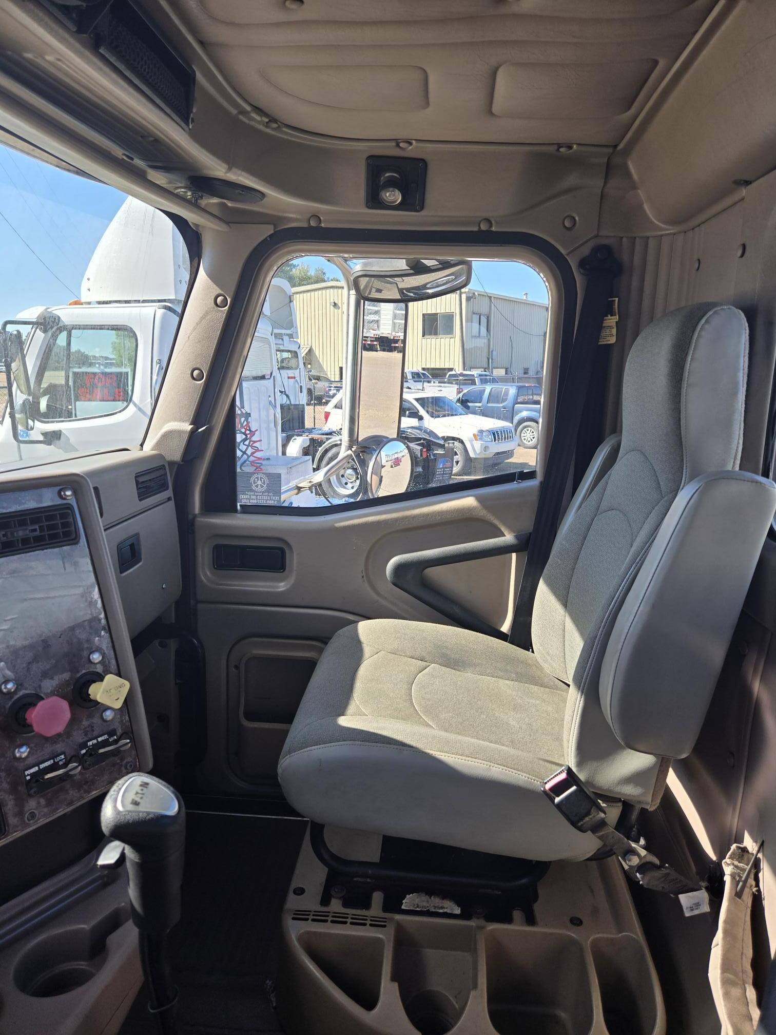 2005 INTERNATIONAL 9200i - Image 13