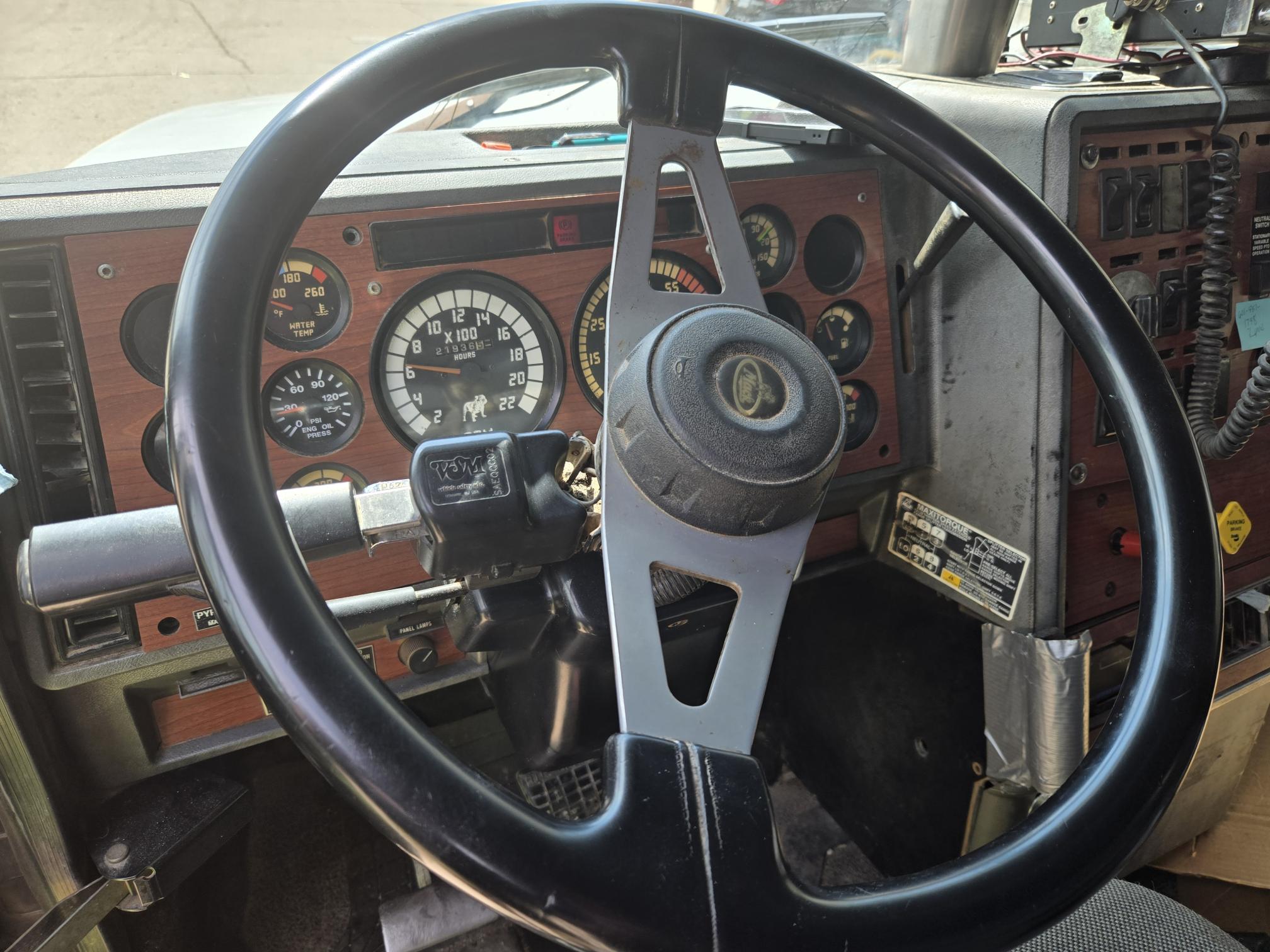 1999 MACK CH 613 - Image 17