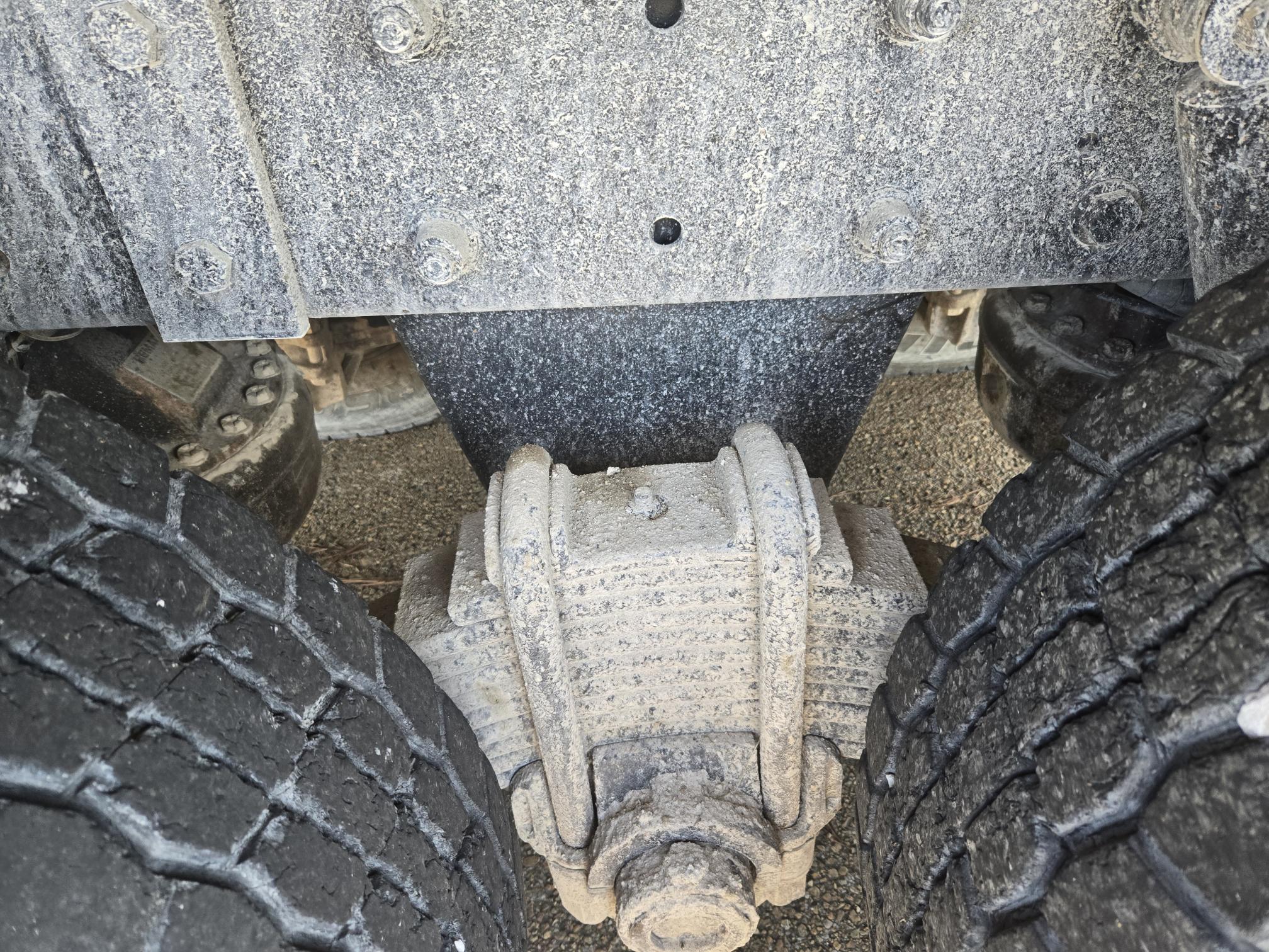 1999 MACK CH 613 - Image 9