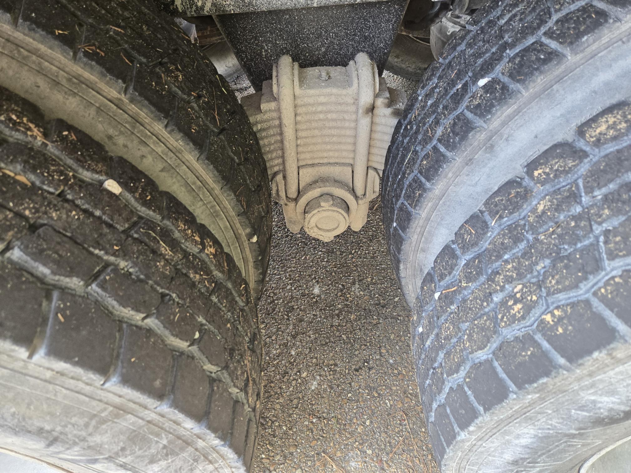 1999 MACK CH 613 - Image 10