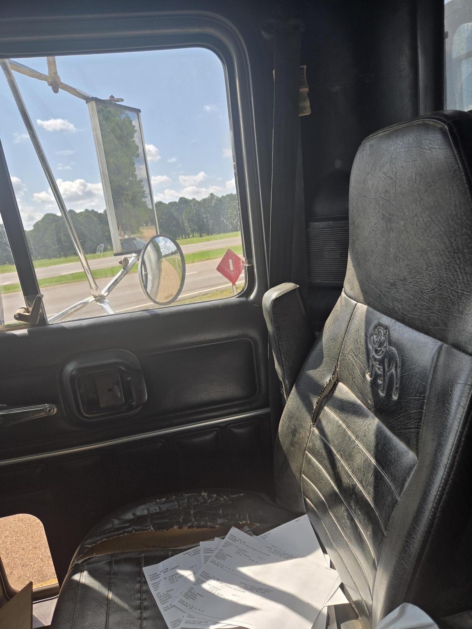 1999 MACK CH 613 - Image 21