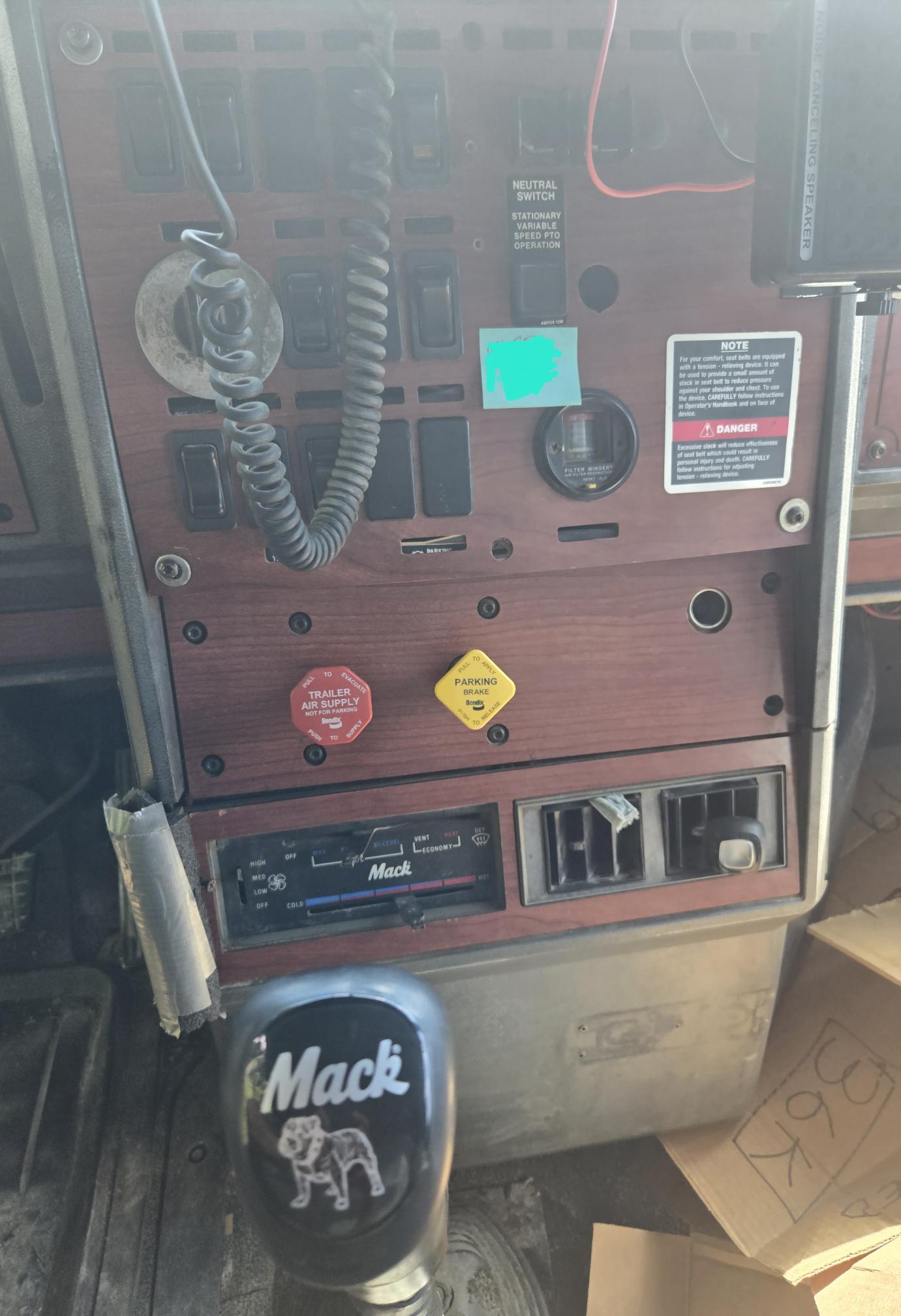 1999 MACK CH 613 - Image 20