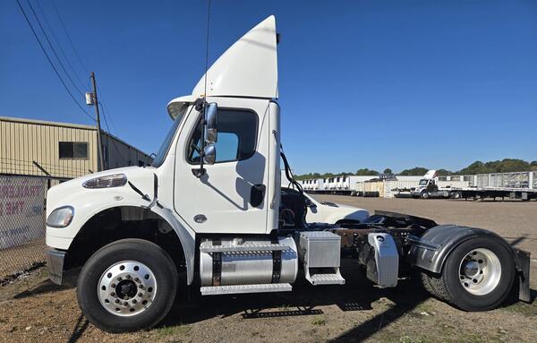 2020 FREIGHTLINER M2 106