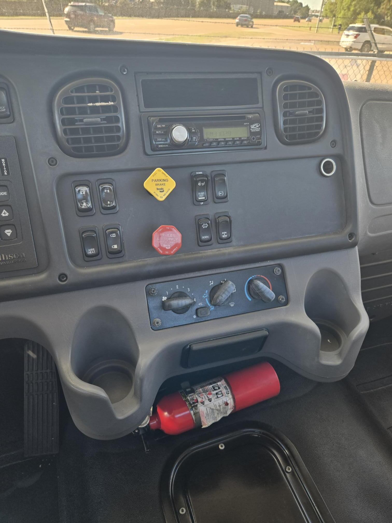 2020 FREIGHTLINER M2 106 - view 16 of 21