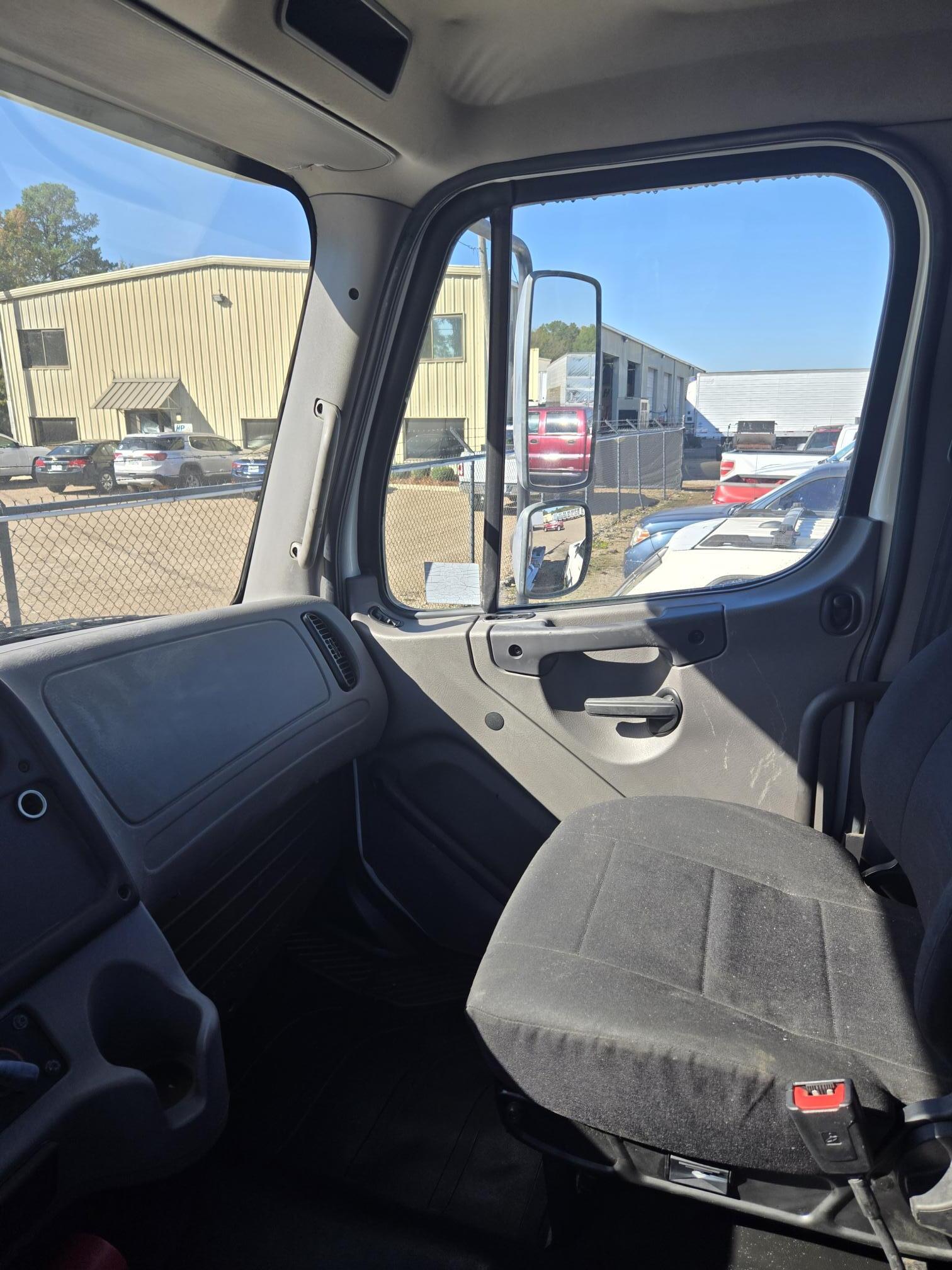 2020 FREIGHTLINER M2 106 - Image 13