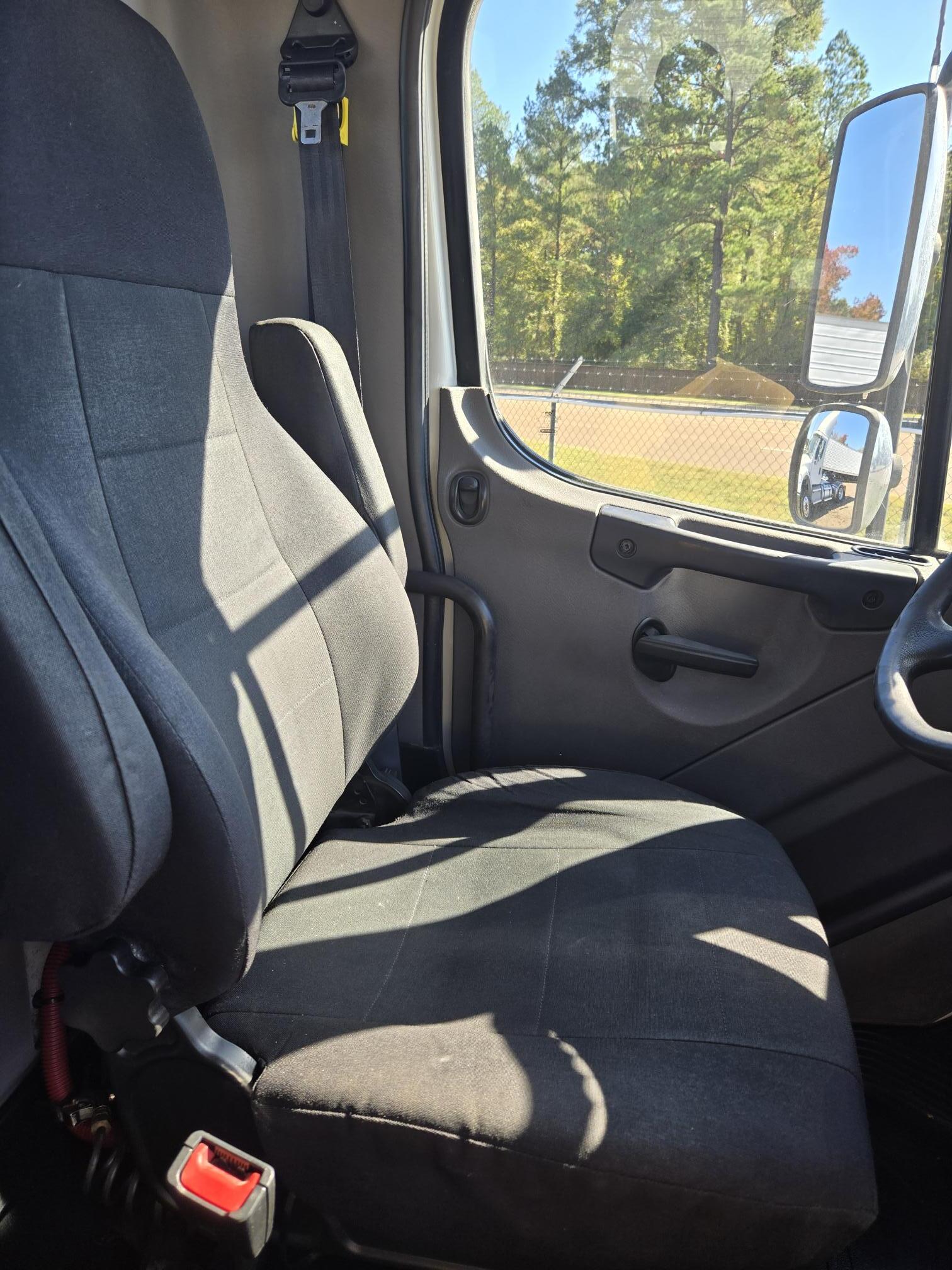 2020 FREIGHTLINER M2 106 - Image 15