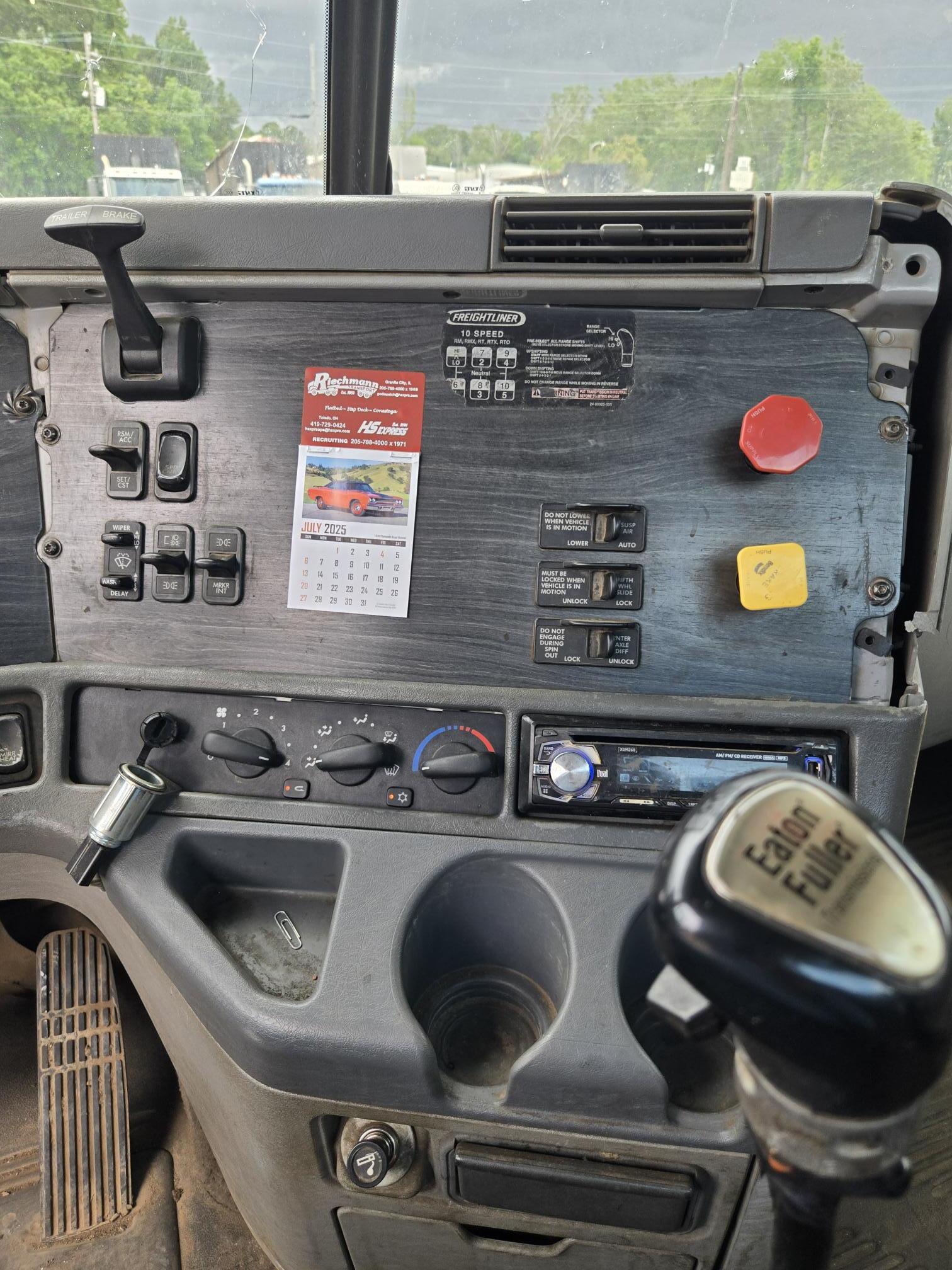 2005 FREIGHTLINER Columbia - Image 11