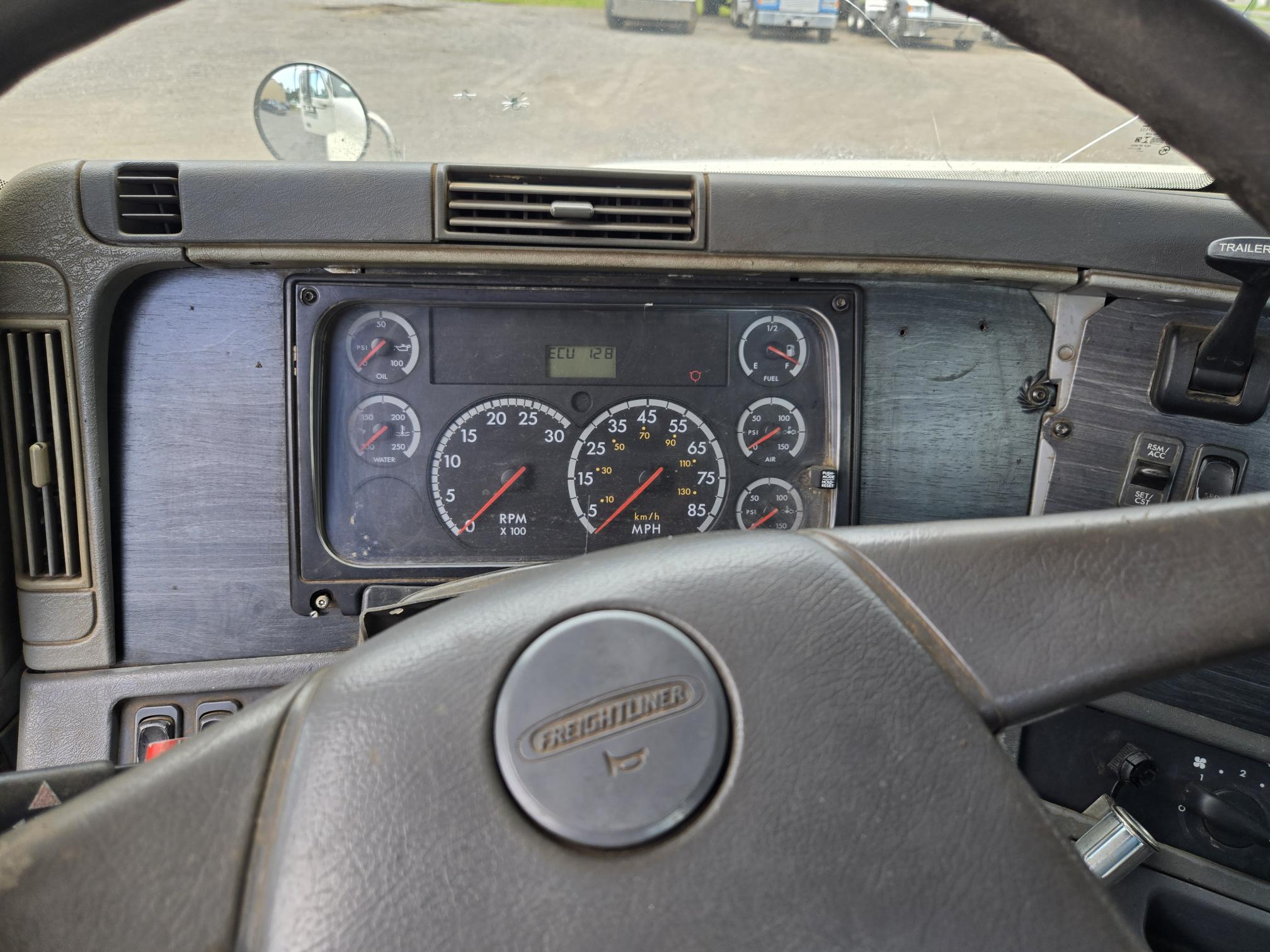 2005 FREIGHTLINER Columbia - Image 12