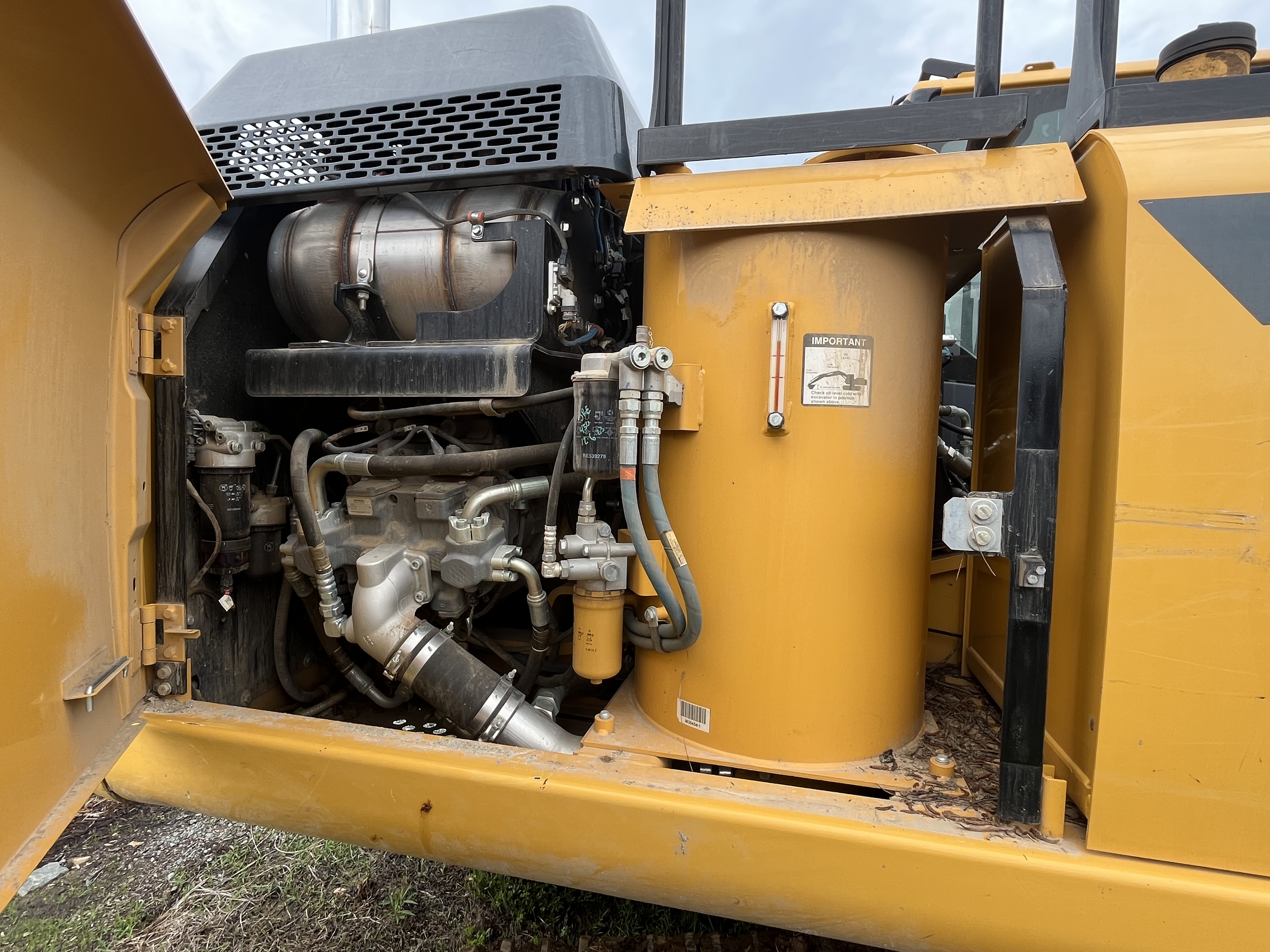 2022 DEERE 160G LC - view 18 of 26