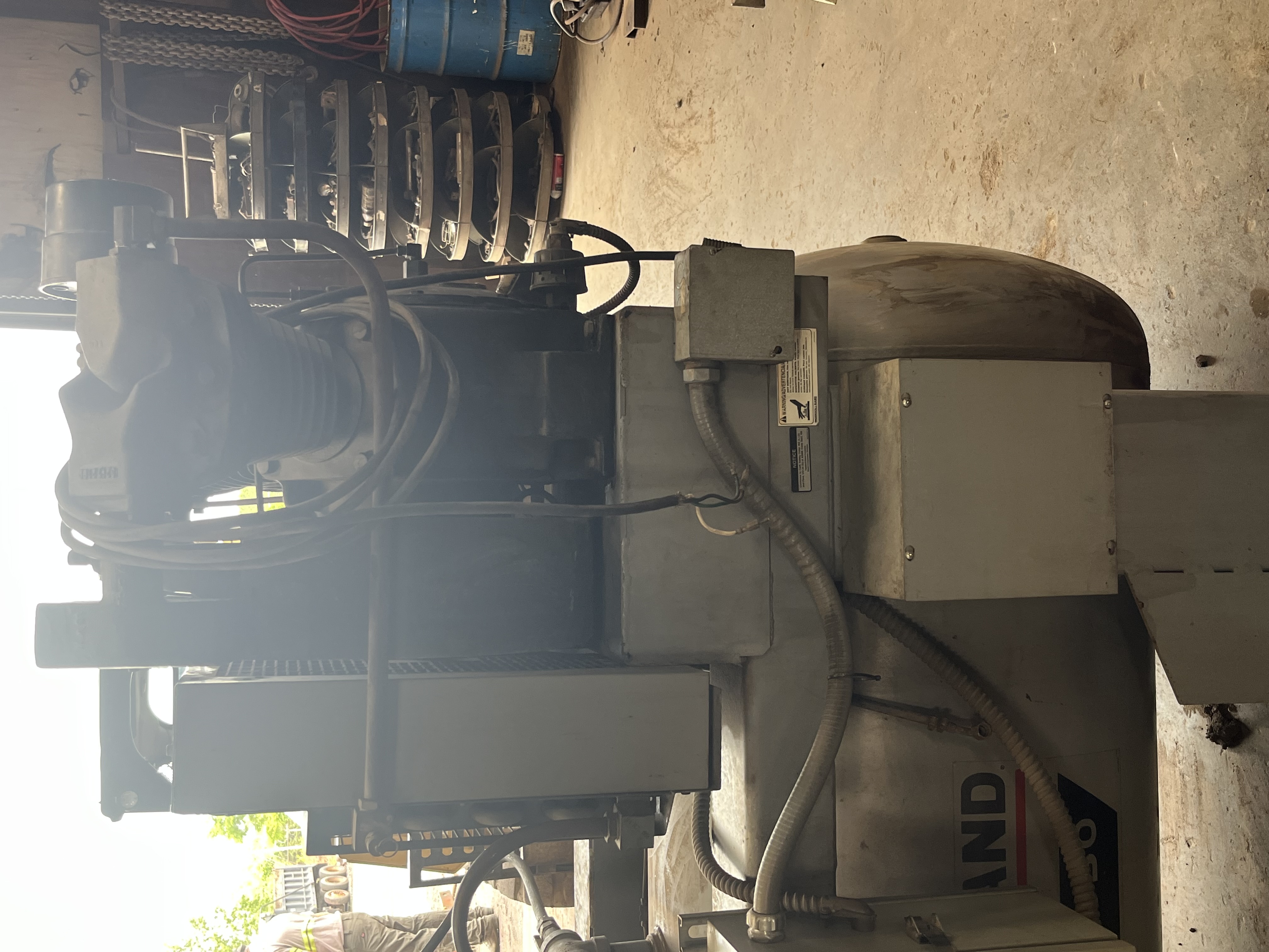 2015 INGERSOLL-RAND 7100-T30 Compressor - Image 10