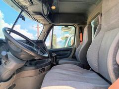 2014 FREIGHTLINER Cascadia 185 - Image 7