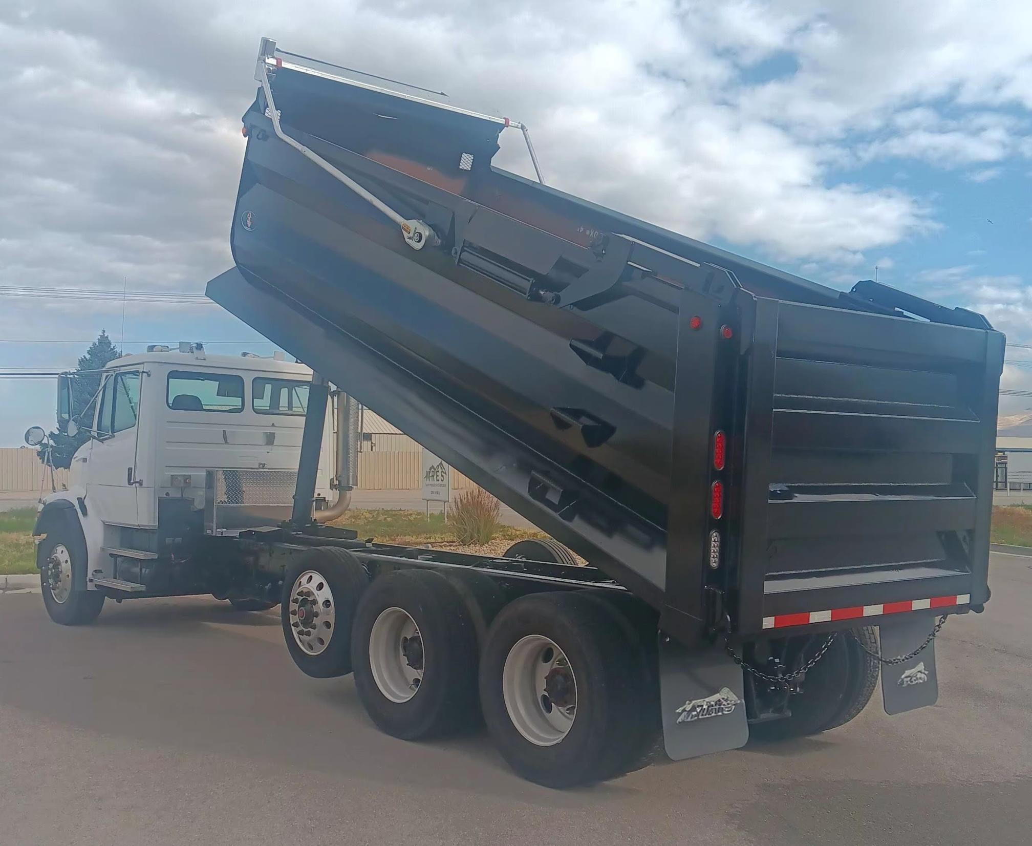 2001 FREIGHTLINER FL 112 - view 1 of 20