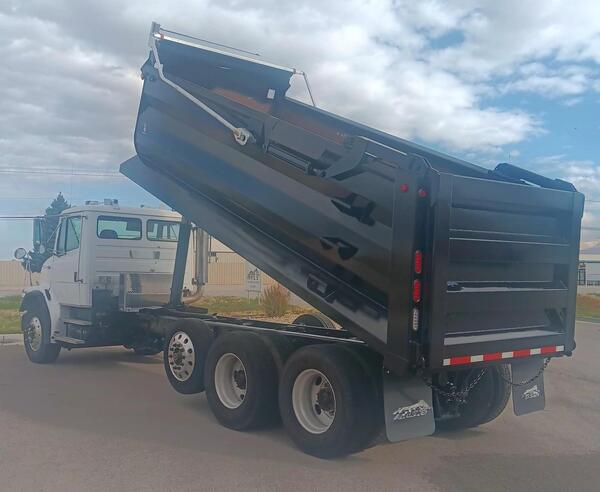 2001 FREIGHTLINER FL 112