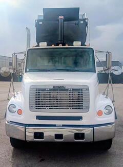 2001 FREIGHTLINER FL 112 - Image 4