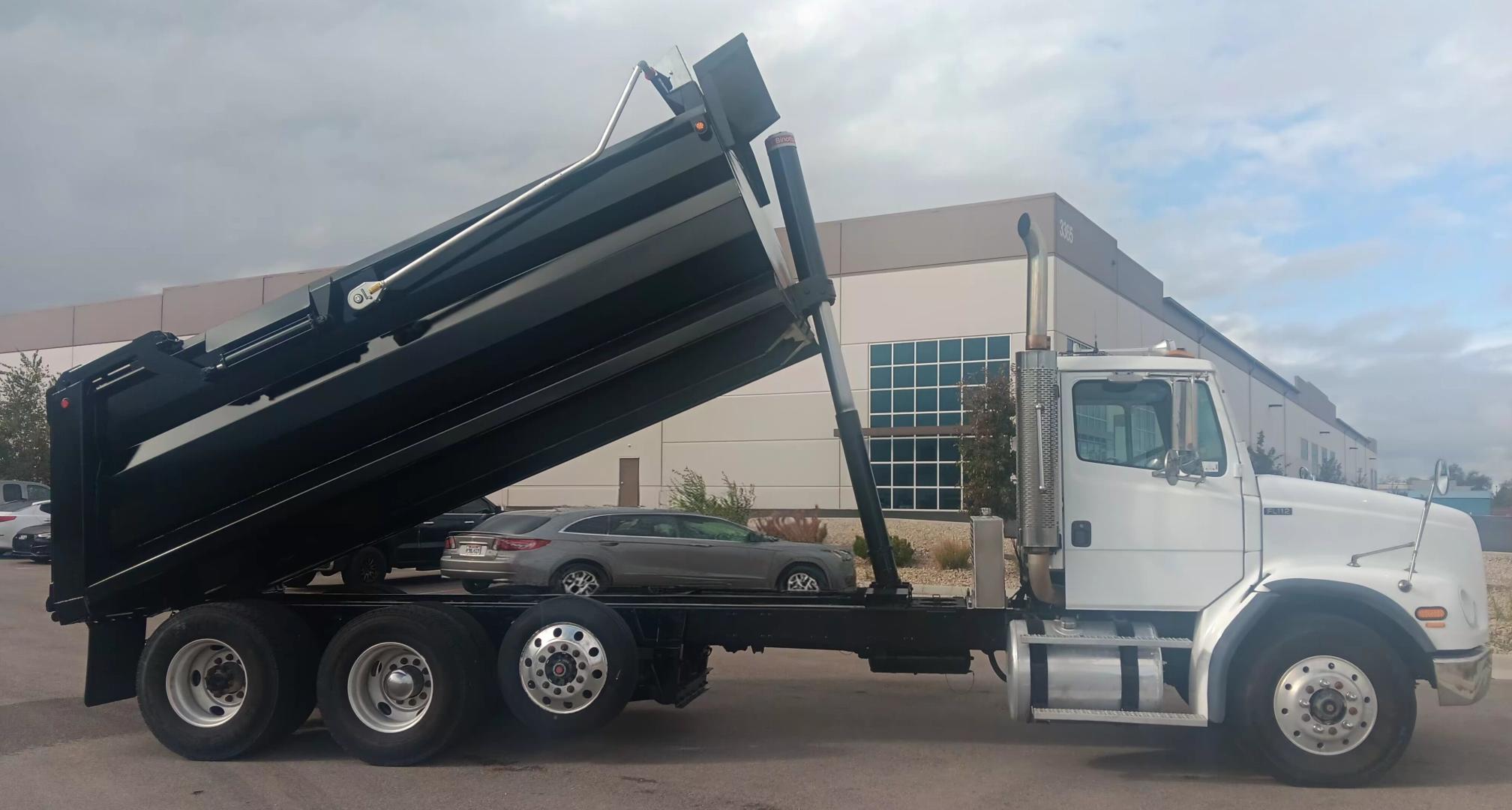 2001 FREIGHTLINER FL 112 - view 6 of 20