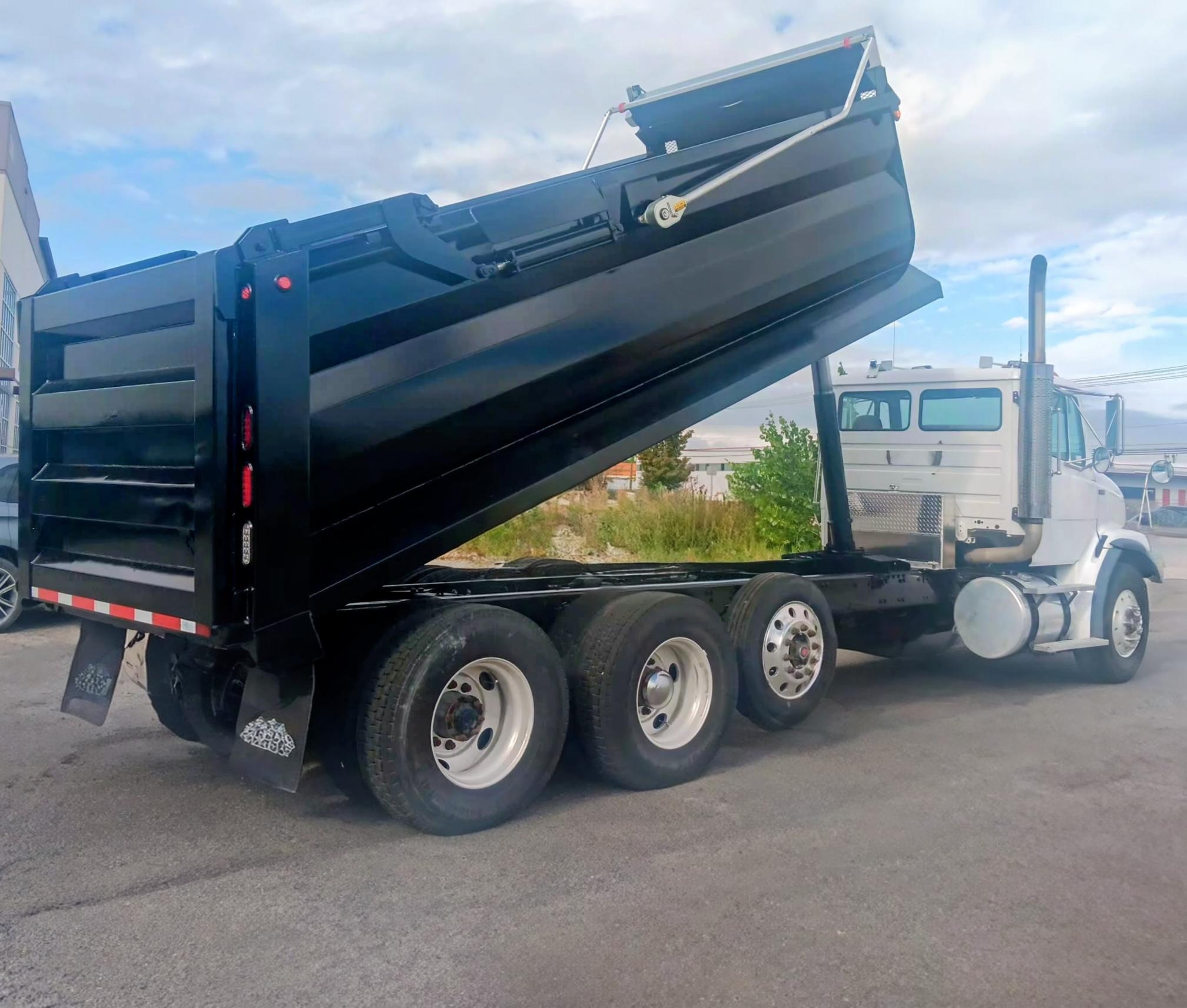 2001 FREIGHTLINER FL 112 - Image 7