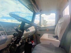 2001 FREIGHTLINER FL 112 - Image 11