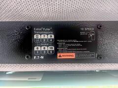 2001 FREIGHTLINER FL 112 - Image 10